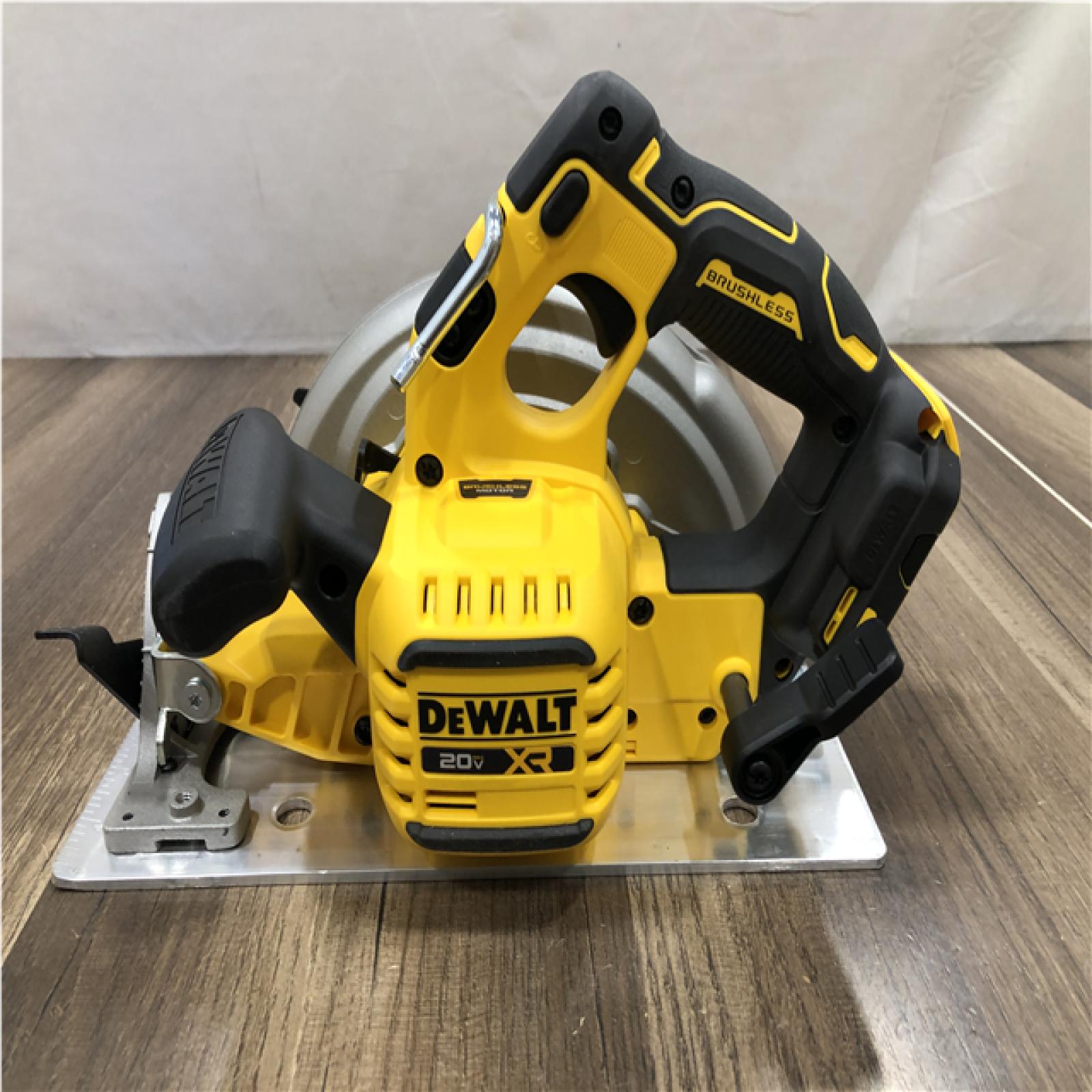 AS-IS DEWALT 20-Volt MAX 7-1/4 in. Cordless Circular Saw (Tool Only)