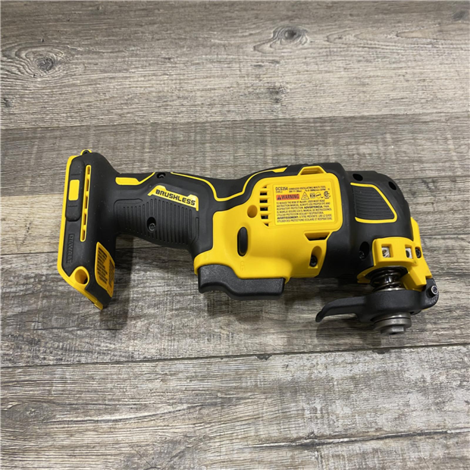 AS-IS DEWALT ATOMIC 20V MAX Cordless Brushless Oscillating Multi Tool Kit