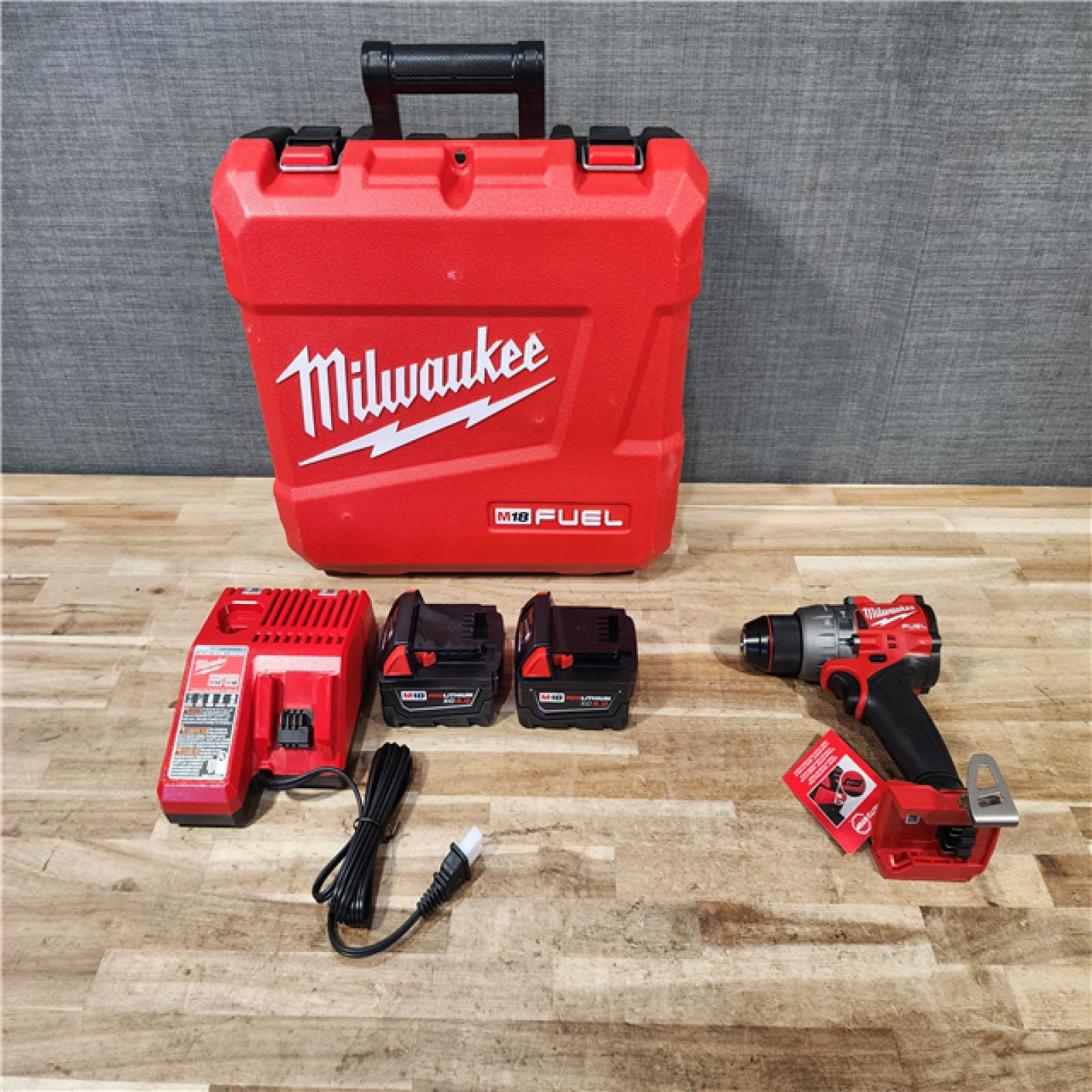 HOUSTON LOCATION - AS-IS (APPEARS LIKE NEW) Milwaukee FUEL 18V Lithium-Ion Brushless Cordless 1/2 in. Hammer Drill Driver Kit
