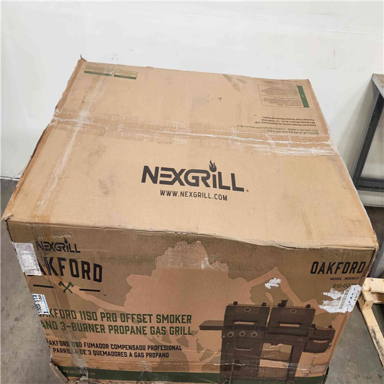 Phoenix Location NEW Nexgrill Oakford 1150 Pro 3-Burner Propane Combo Grill and Offset Charcoal Smoker in Black 810-0072