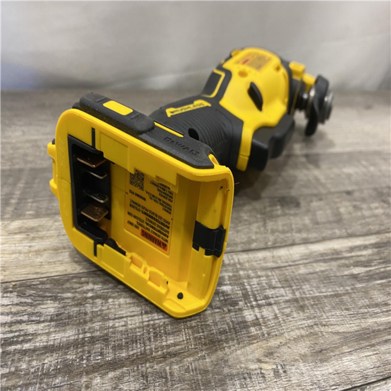 AS-IS DEWALT ATOMIC 20V MAX Cordless Brushless Oscillating Multi Tool Kit