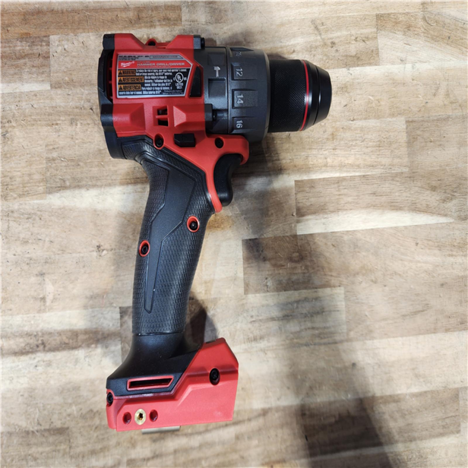 HOUSTON LOCATION - AS-IS (APPEARS LIKE NEW) Milwaukee FUEL 18V Lithium-Ion Brushless Cordless 1/2 in. Hammer Drill Driver Kit
