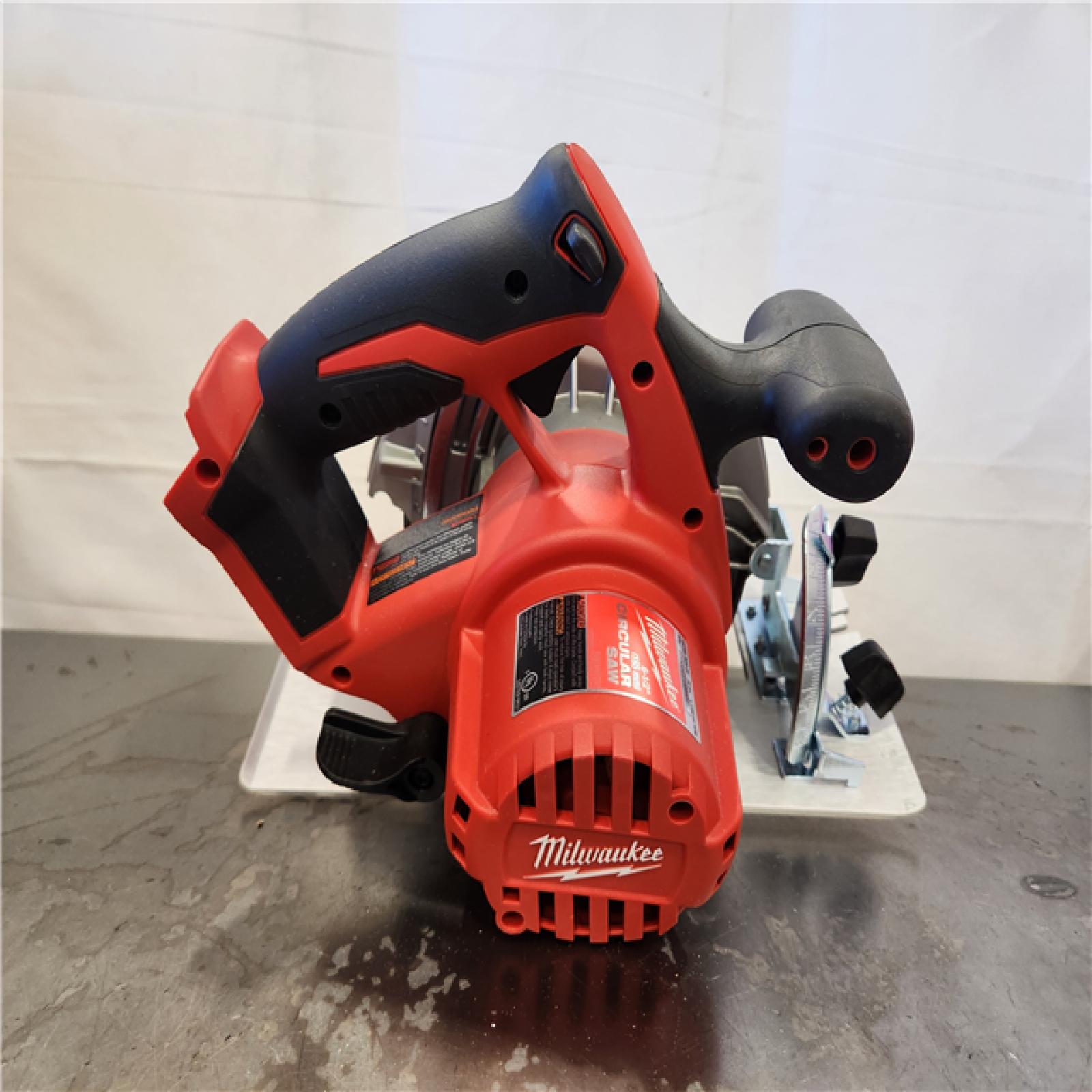 AS-IS- Milwaukee M18 18V Lithium-Ion Cordless 6-1/2 in. Circular Saw (Tool-Only)