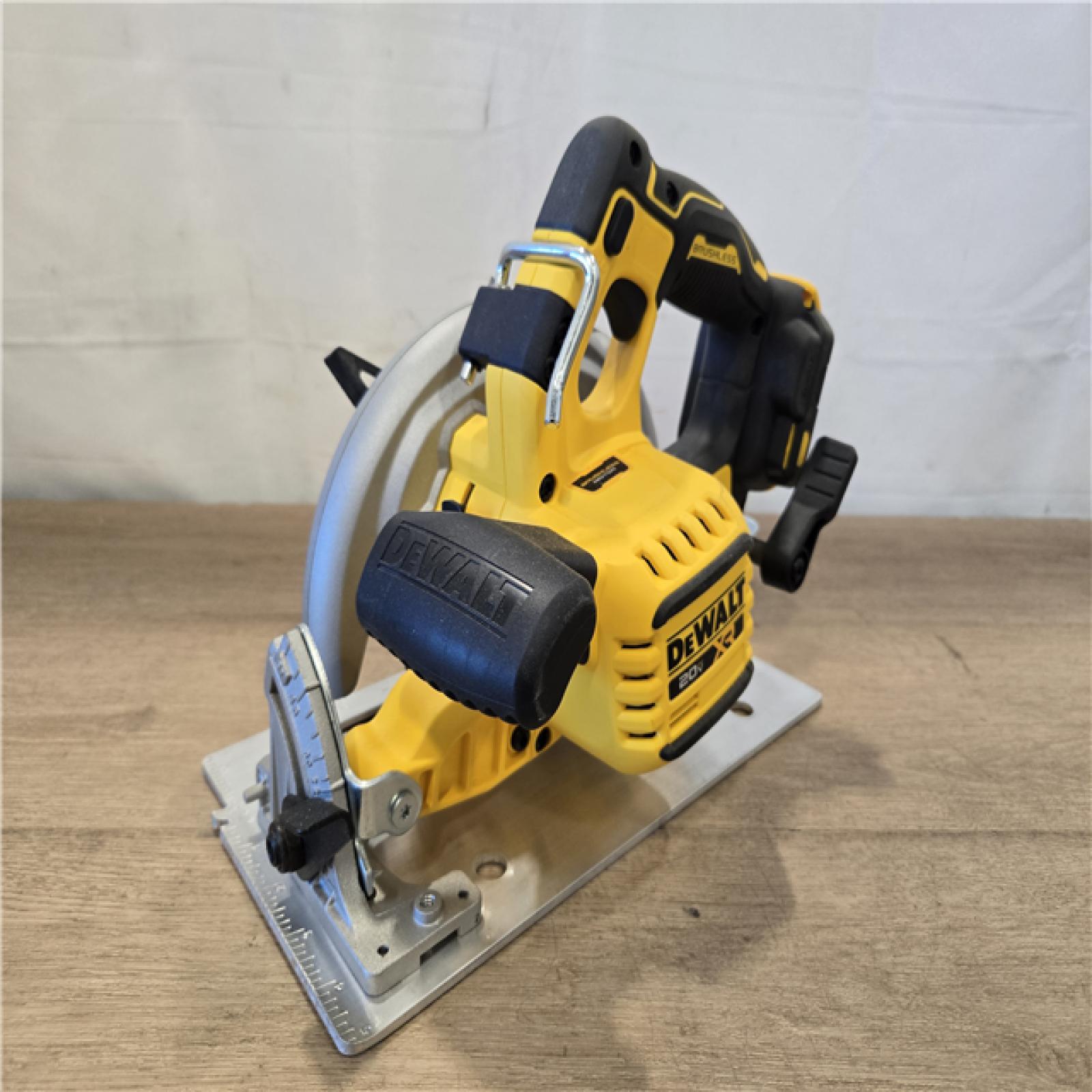 AS-IS DEWALT 20V MAX 7-1/4 in. Cordless Circular Saw (Tool Only)