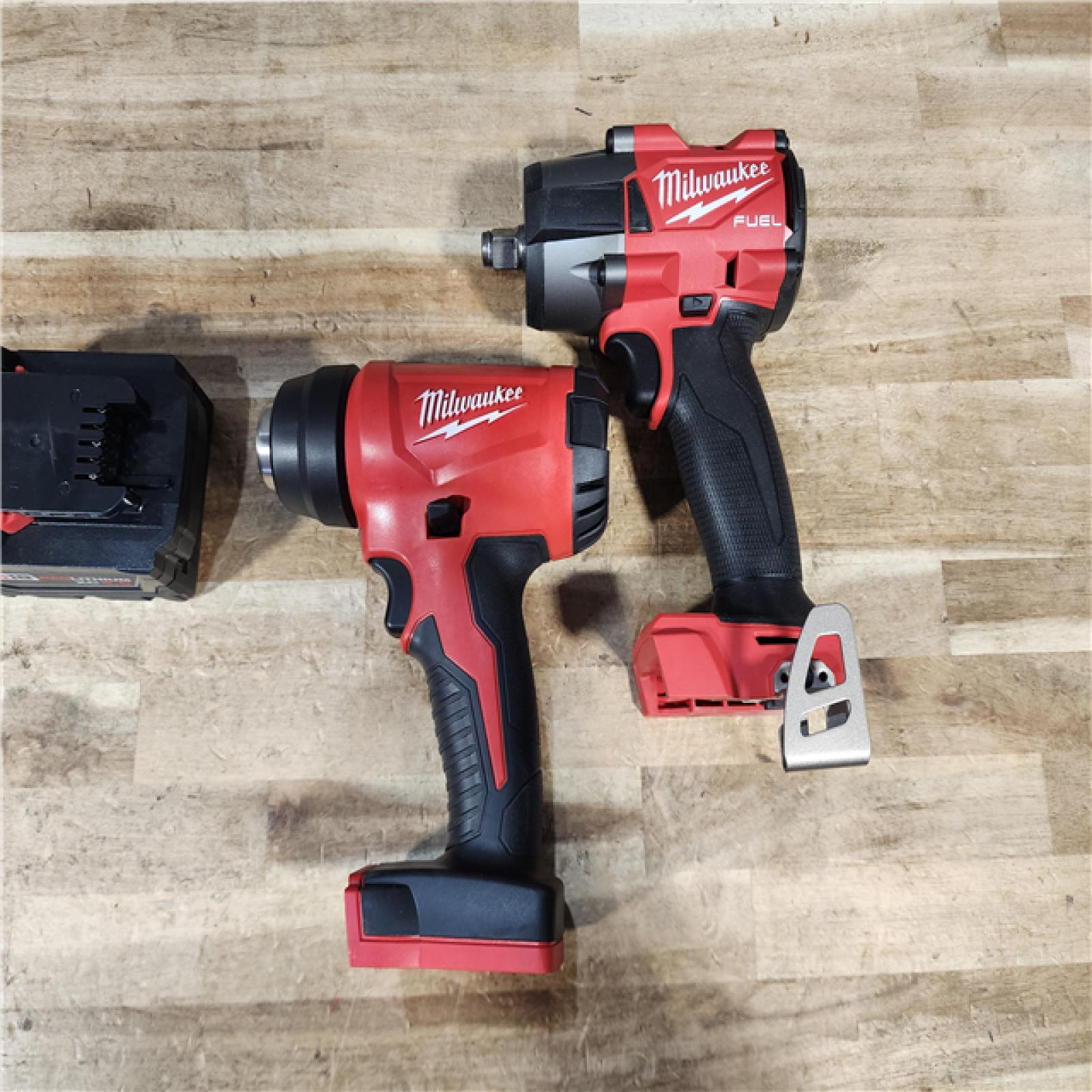 HOUSTON LOCATION - AS - IS Milwaukee 2 Tool Combo Kit W/ (2) Battery & Charger