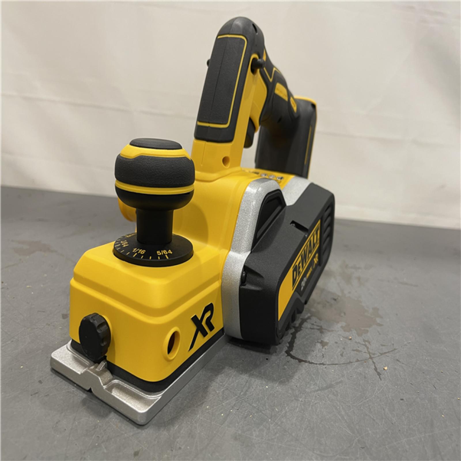 AS-IS - DEWALT 20V MAX XR Cordless Brushless 3-1/4 in. Planer