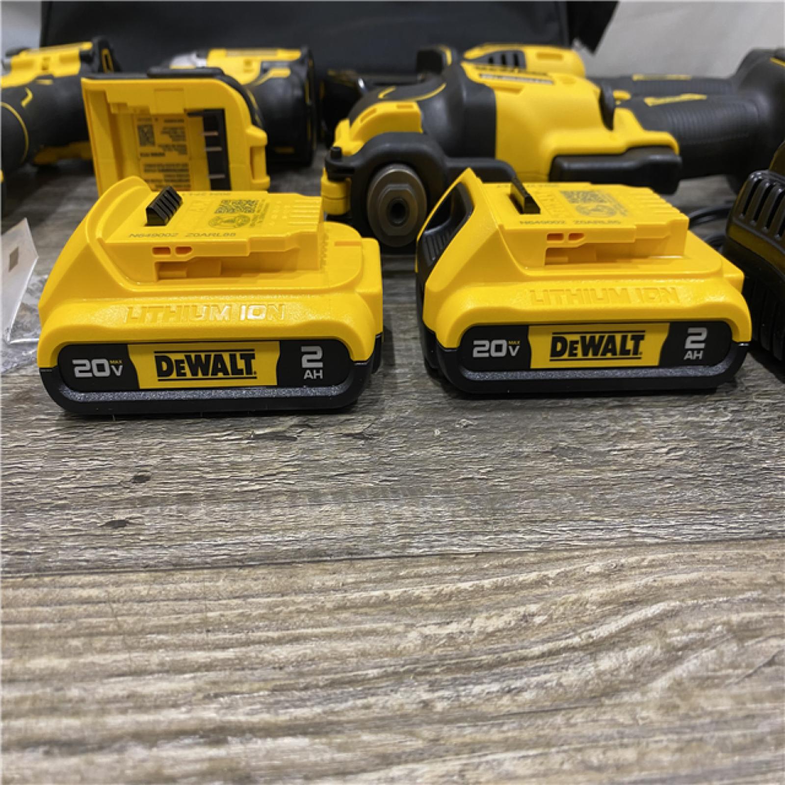 AS-IS DEWALT ATOMIC 20-Volt Lithium-Ion Cordless Brushless (4-Tool) Combo Kit