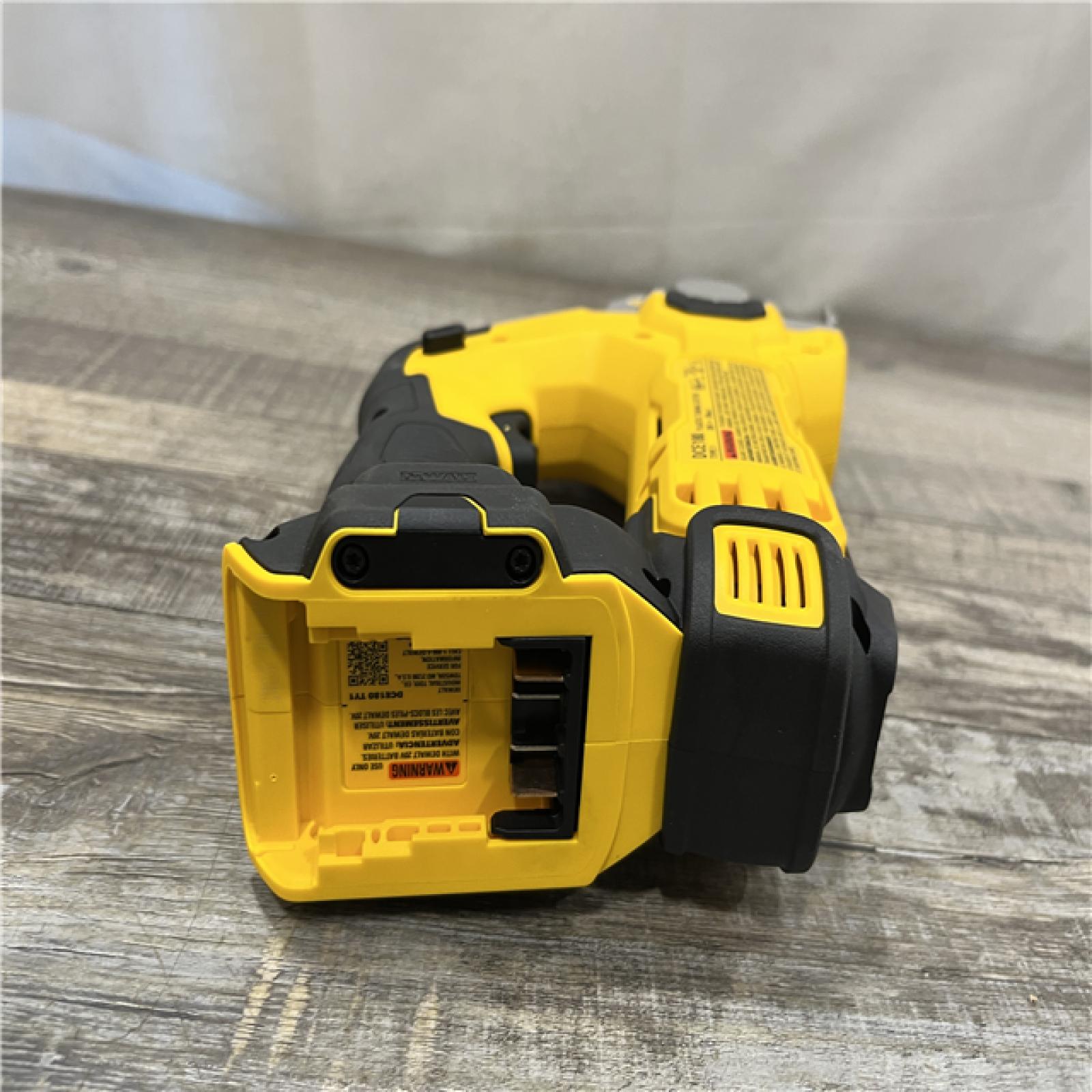 LIKE NEW - DEWALT 20V MAX Cordless Plastic Tubing Cutter (Tool Only)