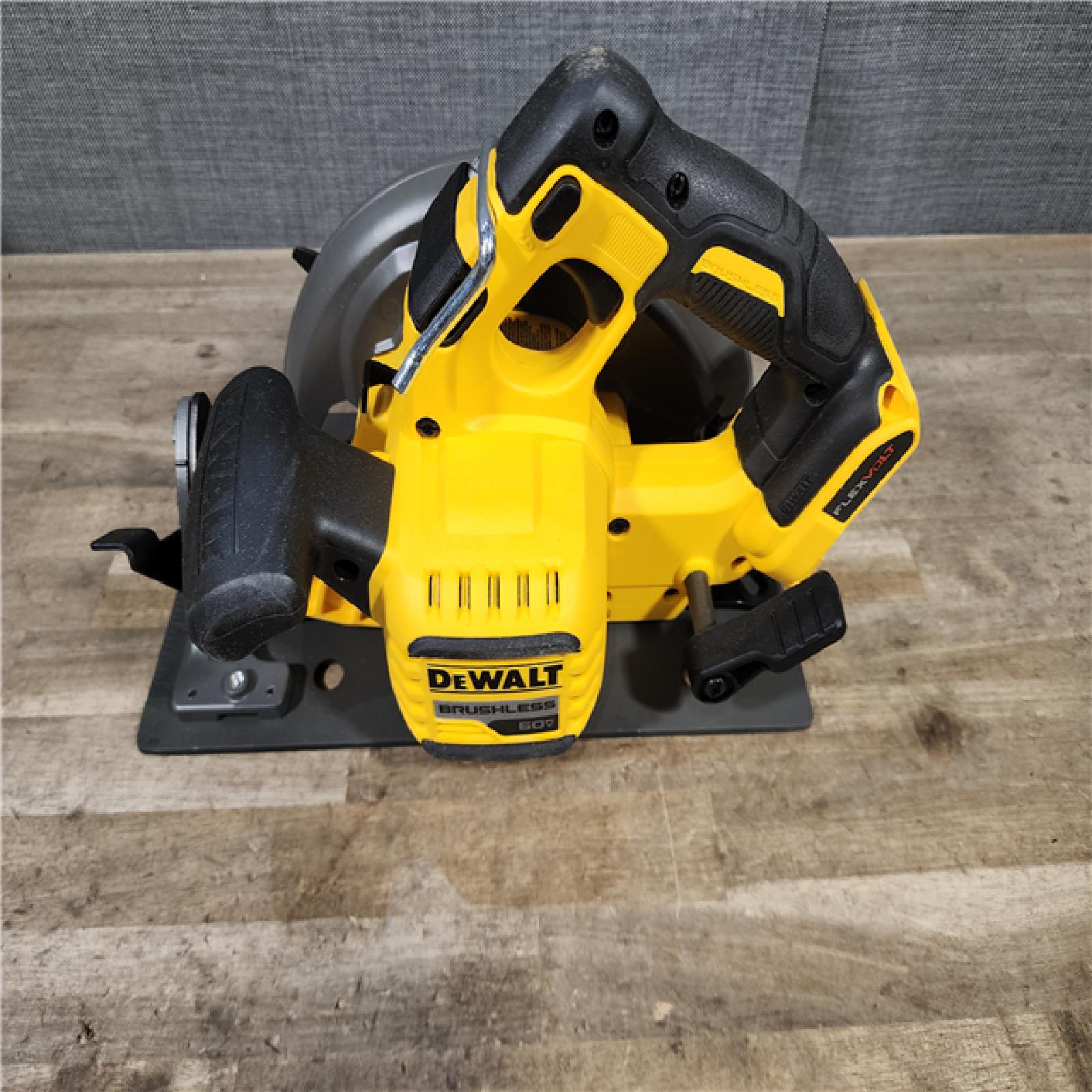 HOUSTON LOCATION - AS-IS DeWALT Flexvolt Max 7-1/4 60V Brushless Circular Saw (Tool Only)