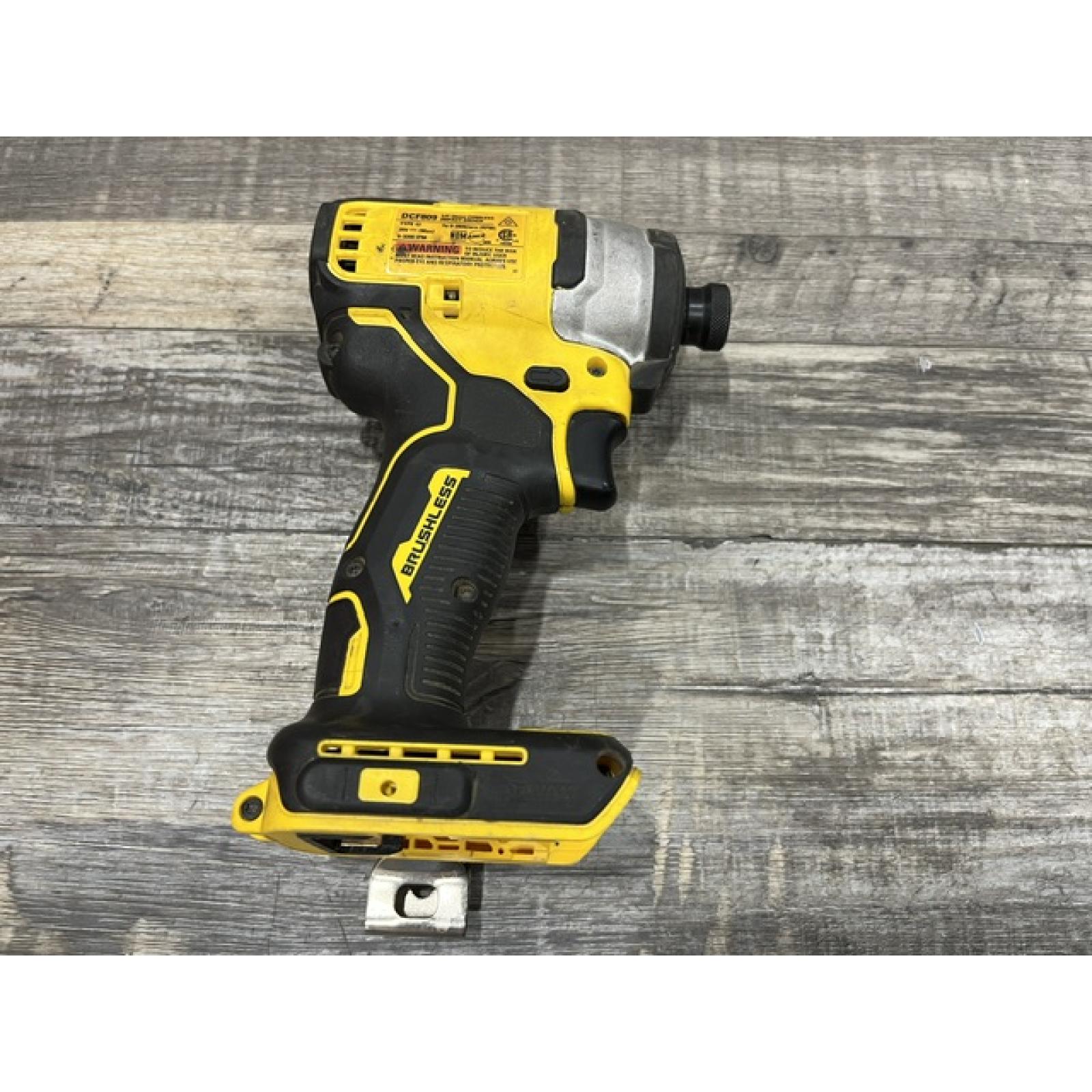 AS-IS DEWALT Atomic 20V Max Lithium-Ion Brushless Cordless Compact 1/4 in. Impact Driver Kit