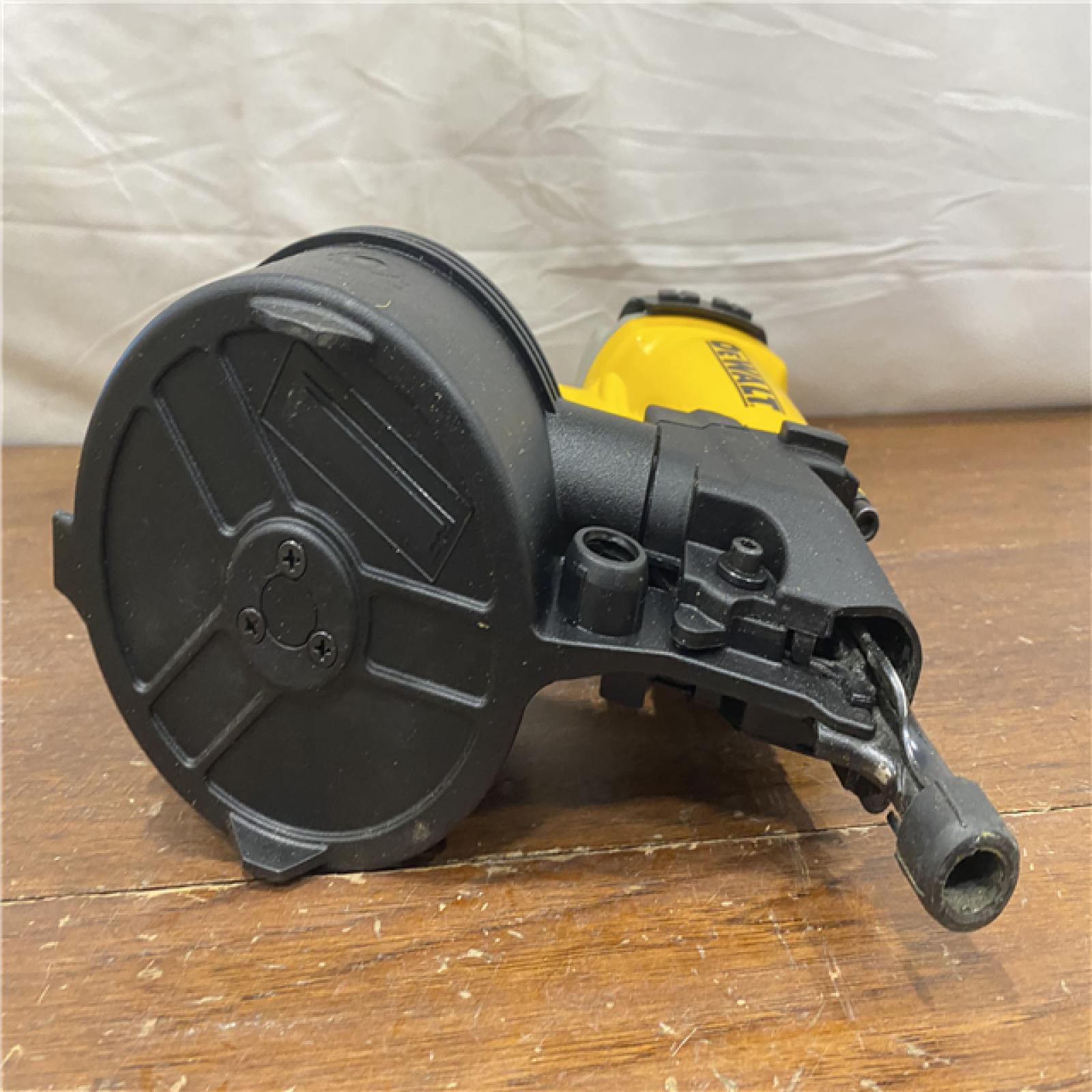 AS-IS DEWALT DW66C-1 2-1/2 Inch 15 Degree Coil Siding and Fencing Nailer