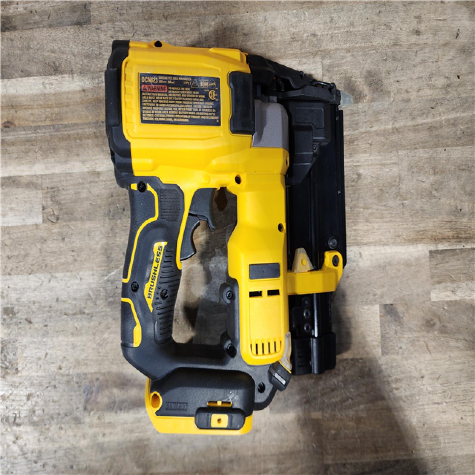 HOUSTON LOCATION - AS-IS DeWalt DCN623D1 20V MAX Atomic Compact Cordless Pin Nailer Kit