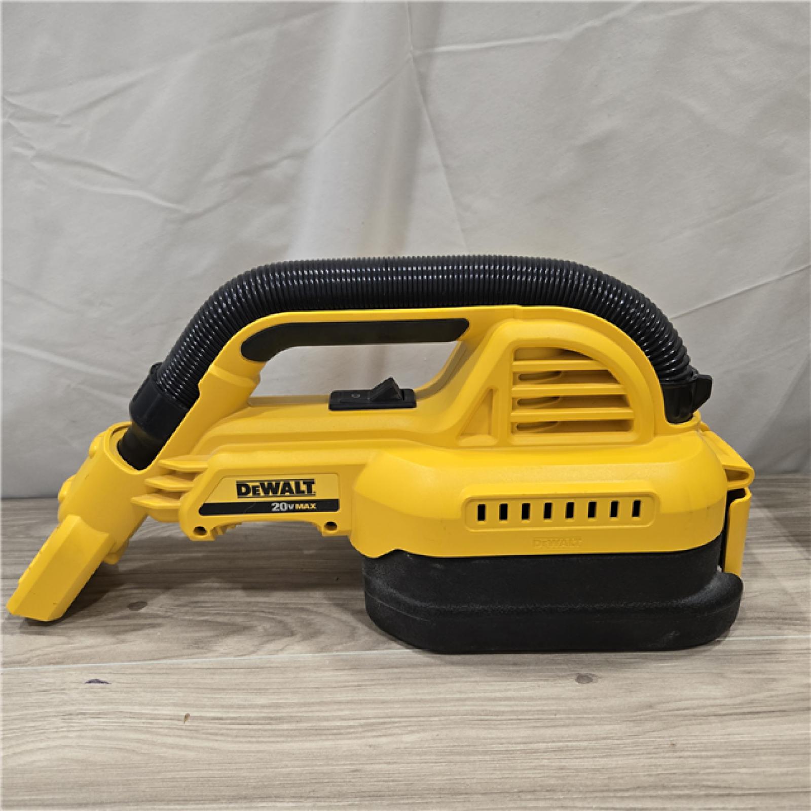AS-IS DEWALT 20V MAX Cordless 1/2 Gal. Wet/Dry Portable Vacuum (Tool-Only)