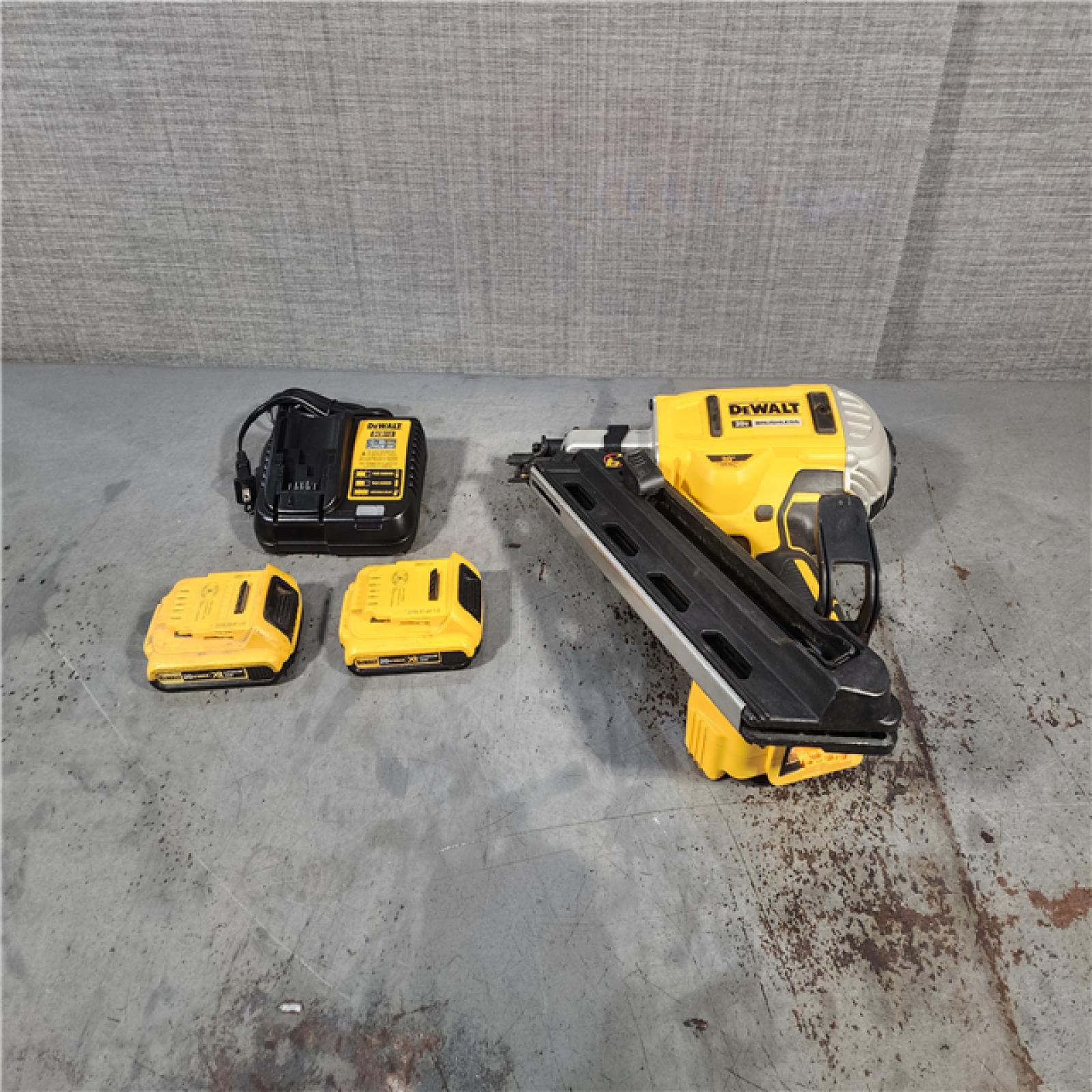 HOUSTON LOCATION - AS-IS DEWALT Cordless Brushless 2-Speed 30 Degree Framing Nailer W/ (2) BATTERY & CHARGER