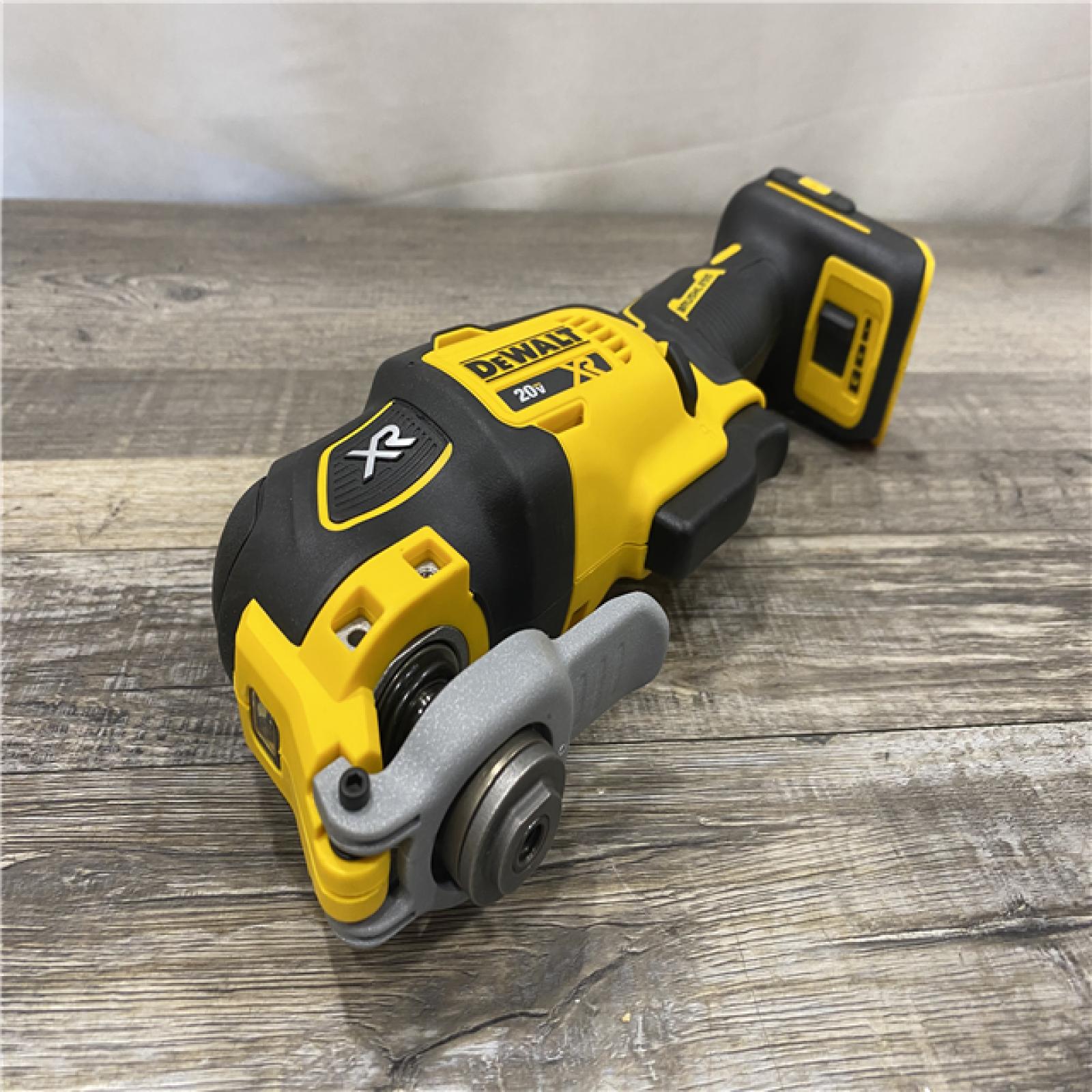 AS-IS DEWALT 20-Volt MAX XR Cordless 3-speed Brushless Oscillating Multi-Tool DCS356B (Tool-Only)