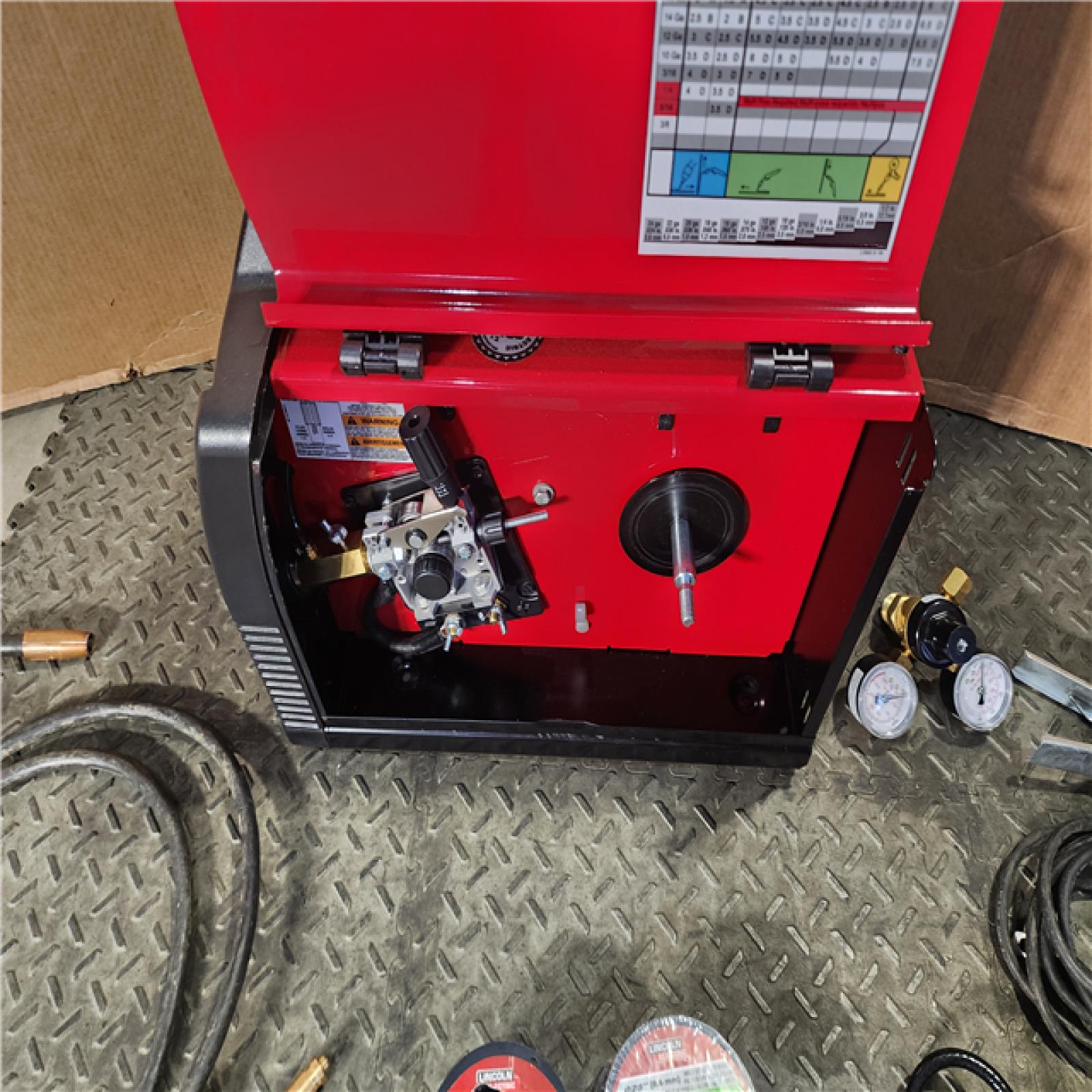 HOUSTON LOCATION - AS-IS Lincoln Electric Weld-Pak 140HD Wire Feed Welder