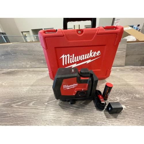 AS-IS Milwaukee 100 ft. REDLITHIUM Lithium-Ion USB Green Rechargeable Cross Line Laser Level with Charger