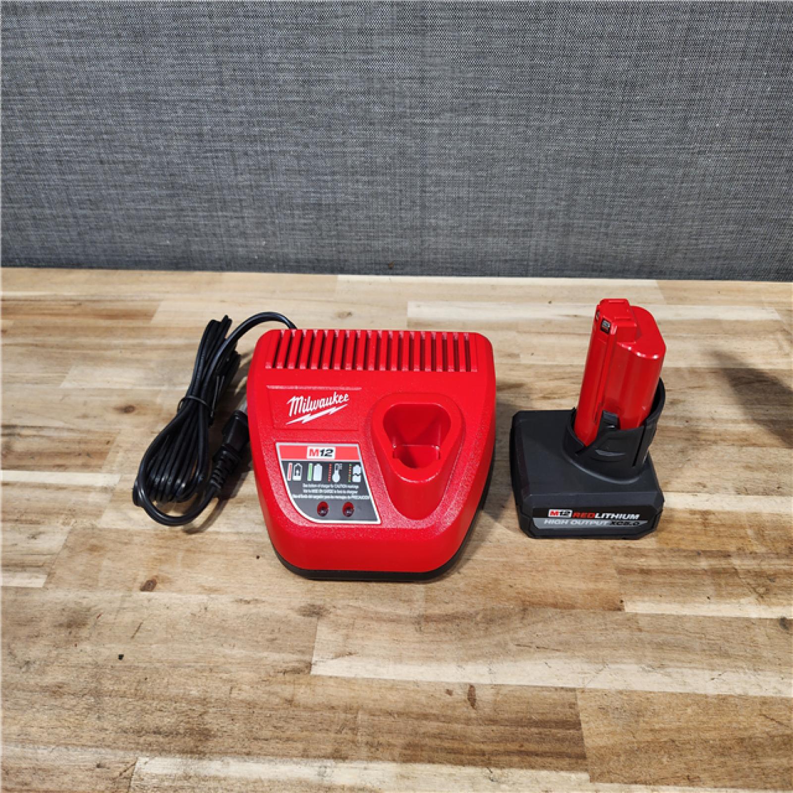 HOUSTON LOCATION - AS-IS Milwaukee 12-Volt Lithium-Ion Cordless Green 250 ft. 3-Plane Laser Level Kit