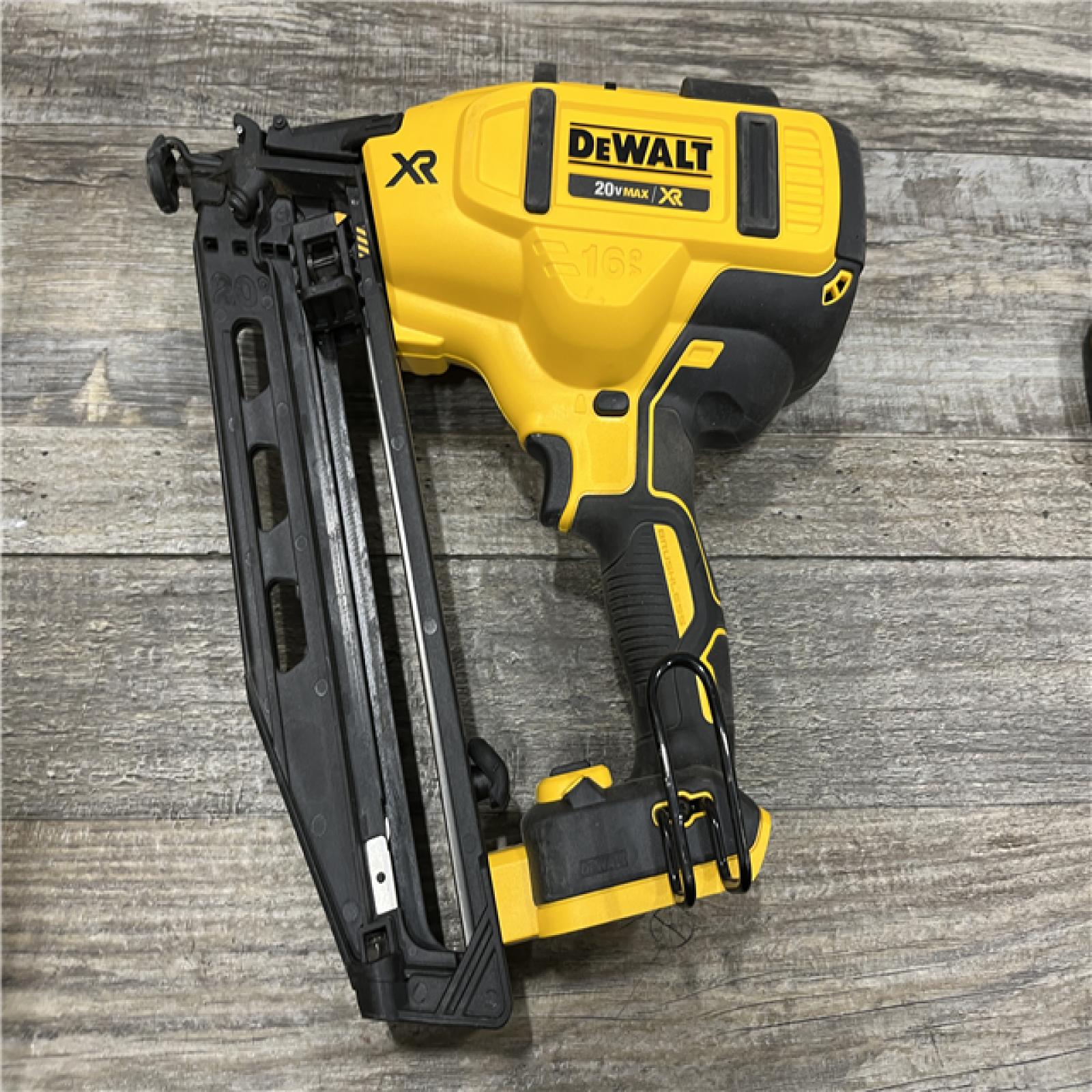 AS-IS DEWALT 20V MAX XR 16-Gauge Electric Cordless Angled Finishing Nailer Kit