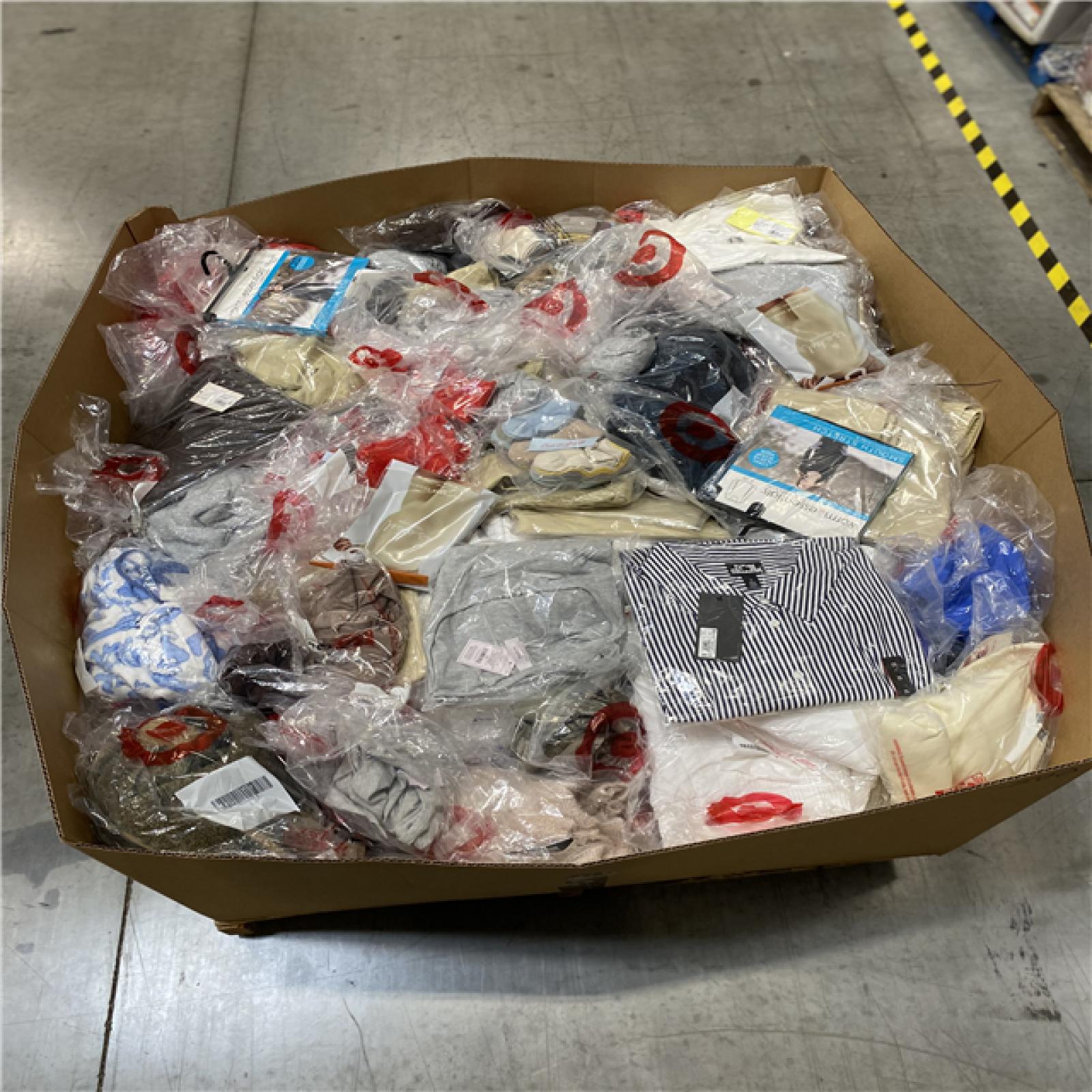 DALLAS LOCATION- NEW!- BULLSEYE MIXED CLOTHING PALLET (300 UNITS)