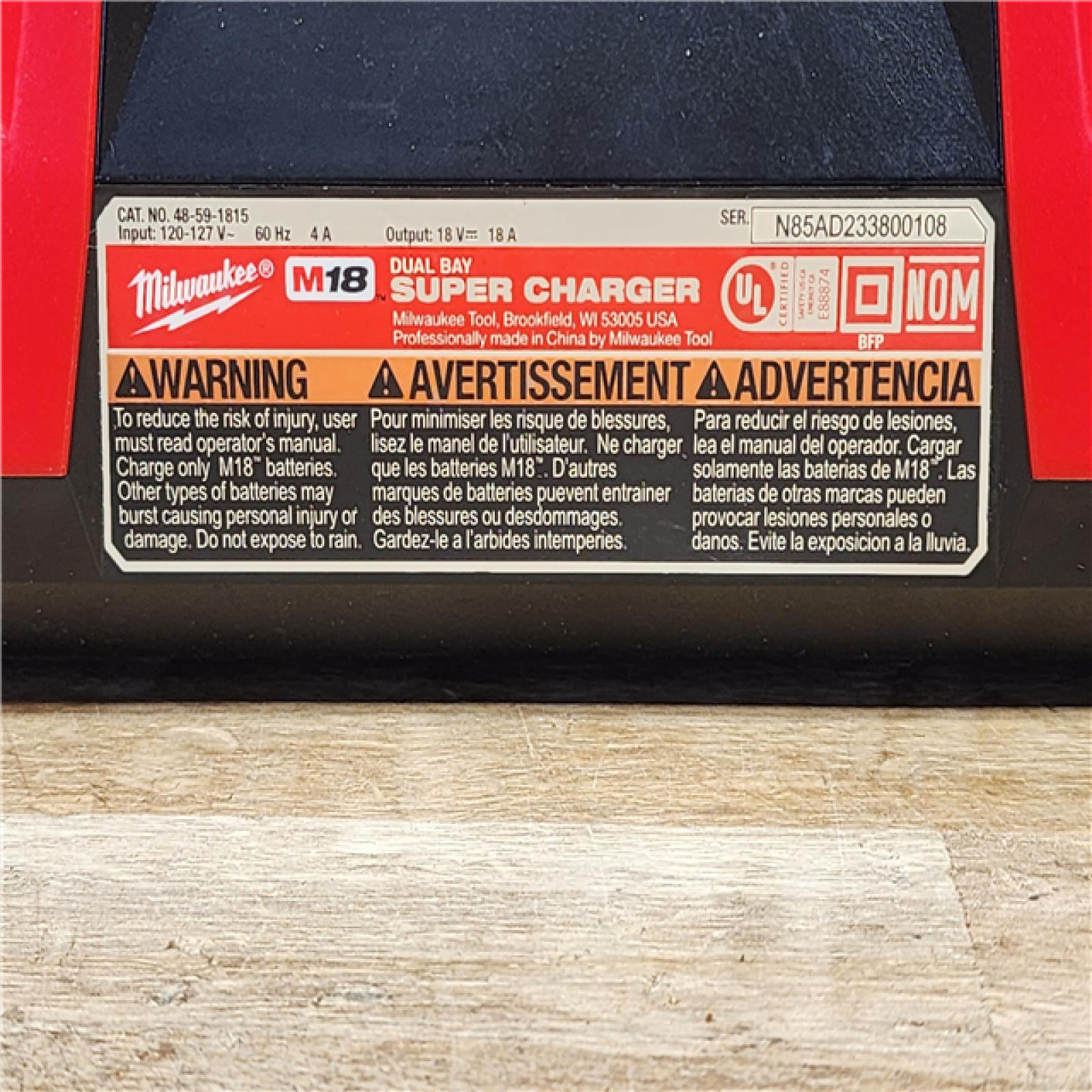 HOUSTON LOCATION - AS-IS Milwaukee M18 18V Dual Bay Simultaneous Super Charger (TOOL ONLY)
