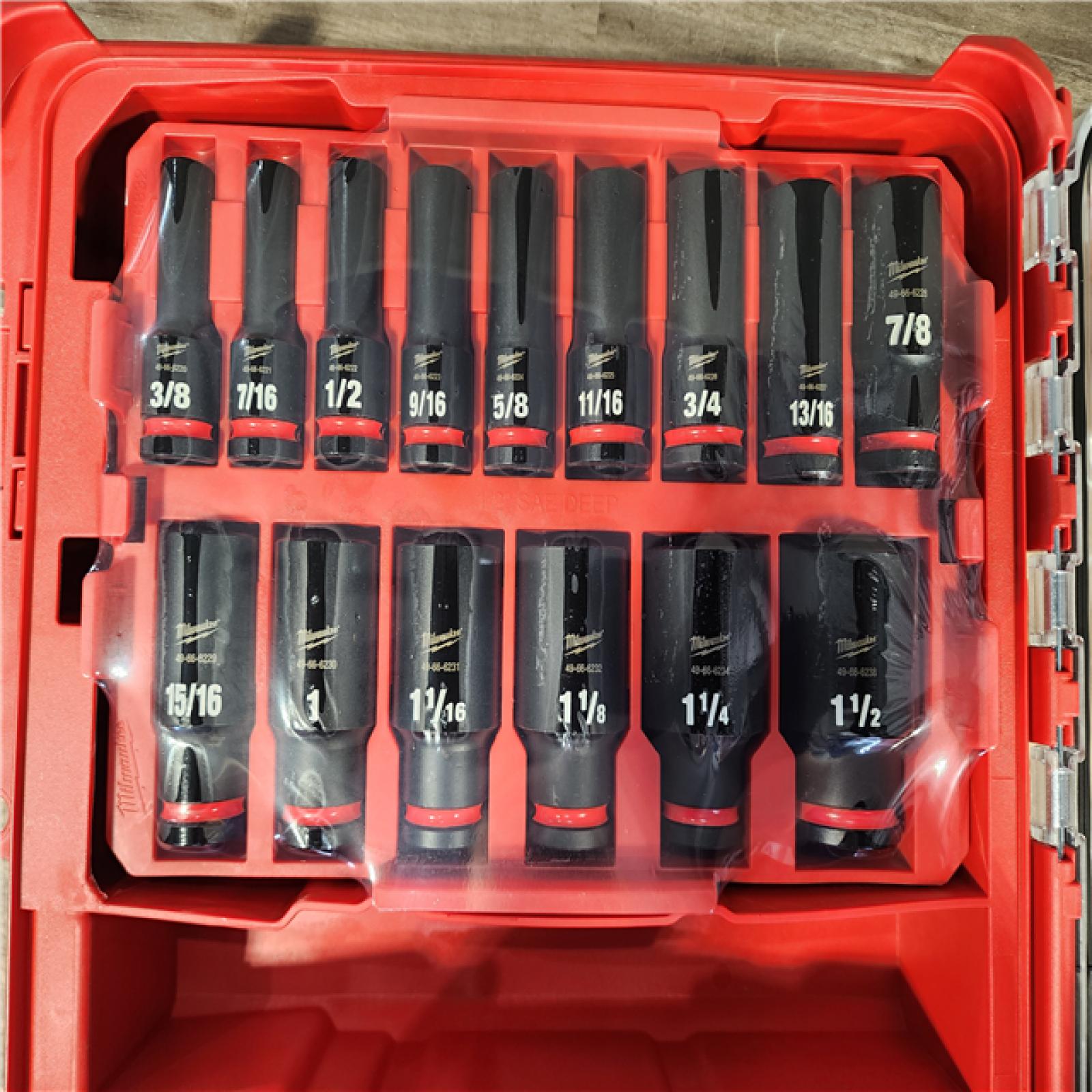 HOUSTON LOCATION - AS-IS Milwaukee Shockwave Impact Duty Point Socket Case Kit