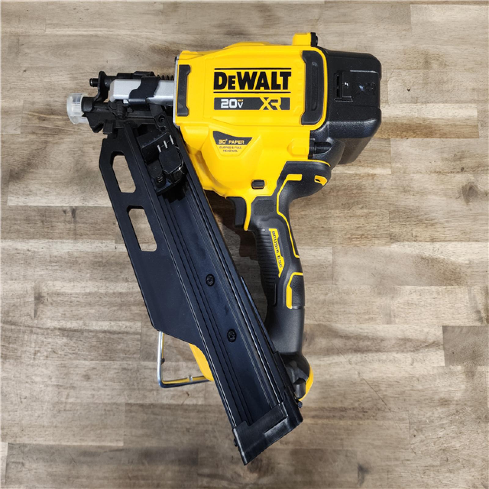 HOUSTON LOCATION - AS-IS (APPEARS LIKE NEW) DEWALT 20-Volt 30° Cordless Framing Nailer (Tool-Only)