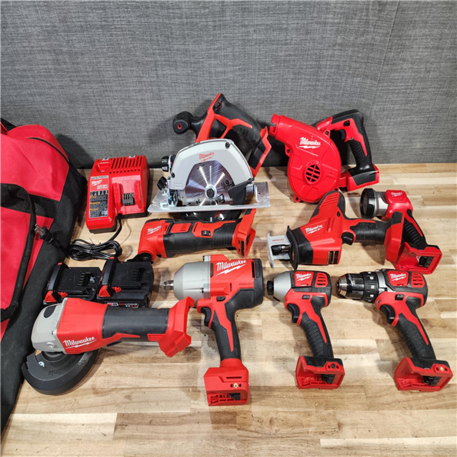 HOUSTON LOCATION - AS-IS MILWAUKEE 9 TOOL COMBO KIT W/ (2) BATTERY & CHARGER