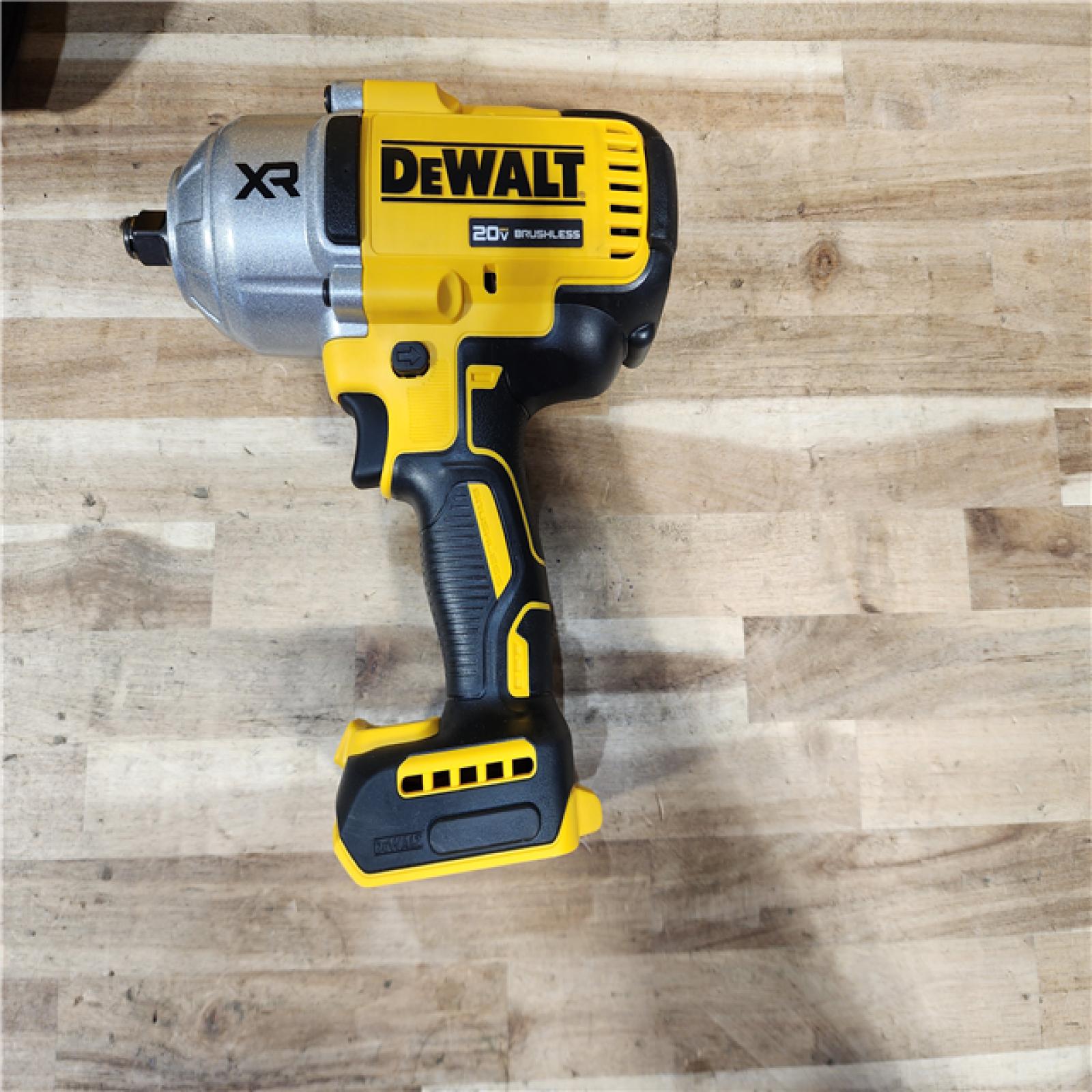 HOUSTON LOCATION - AS-IS (APPEARS LIKE NEW) DEWALT 20V MAX Lithium-Ion Cordless 1/2 in. Impact Wrench Kit