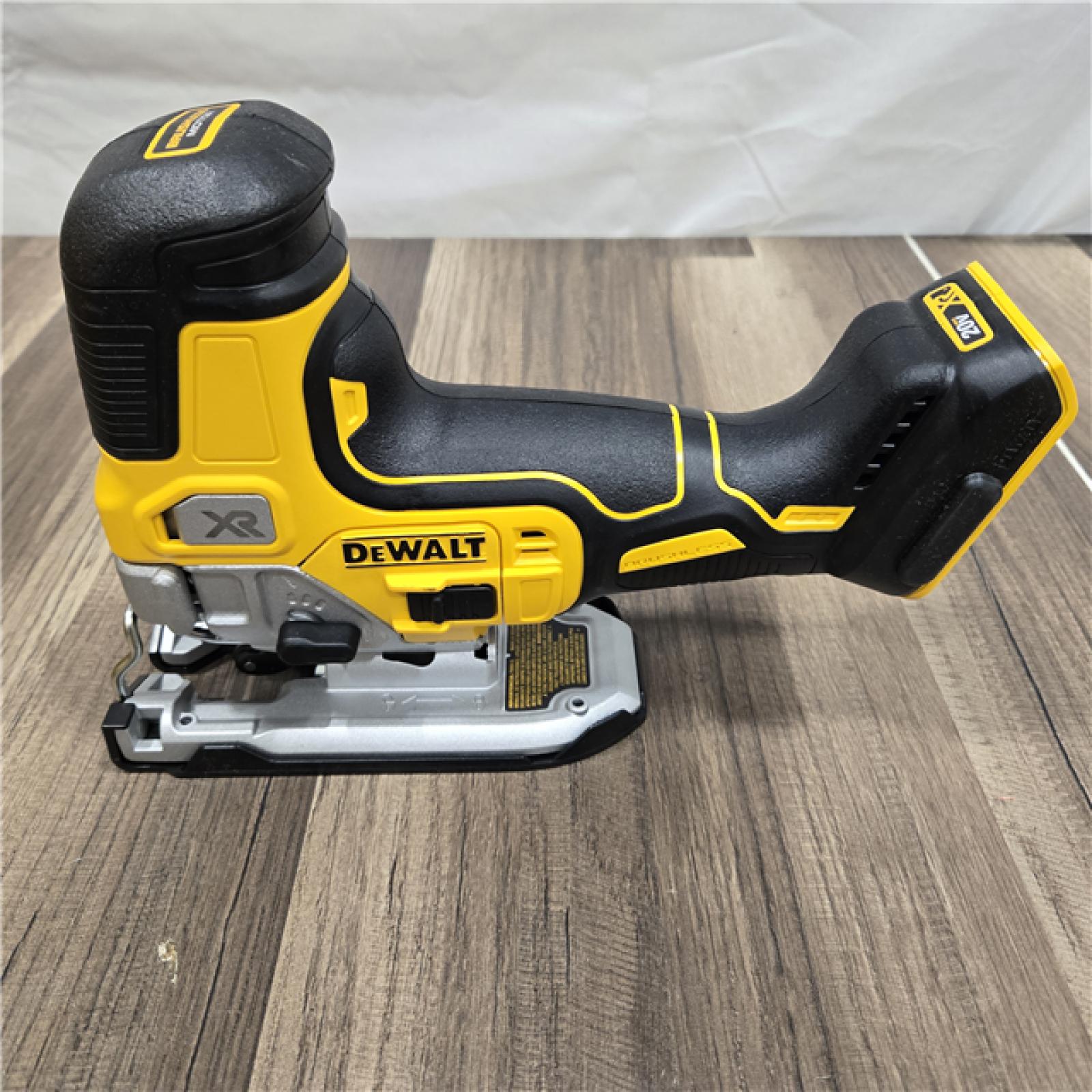 GOOD DEWALT 20V MAX XR Cordless Barrel Grip Jigsaw (Tool Only)