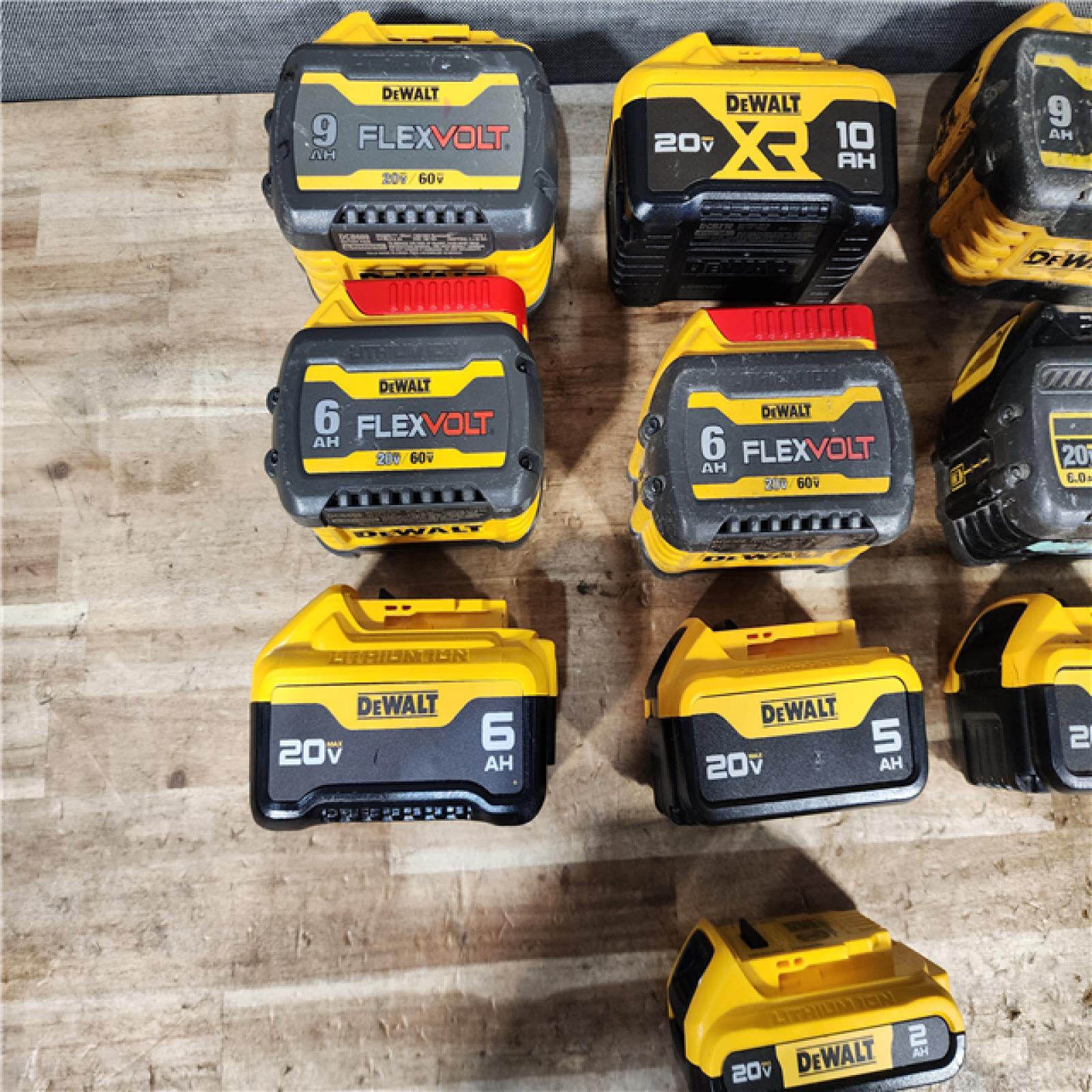 HOUSTON LOCATION - AS - IS DEWALT BATTERY PACK QTY - 10