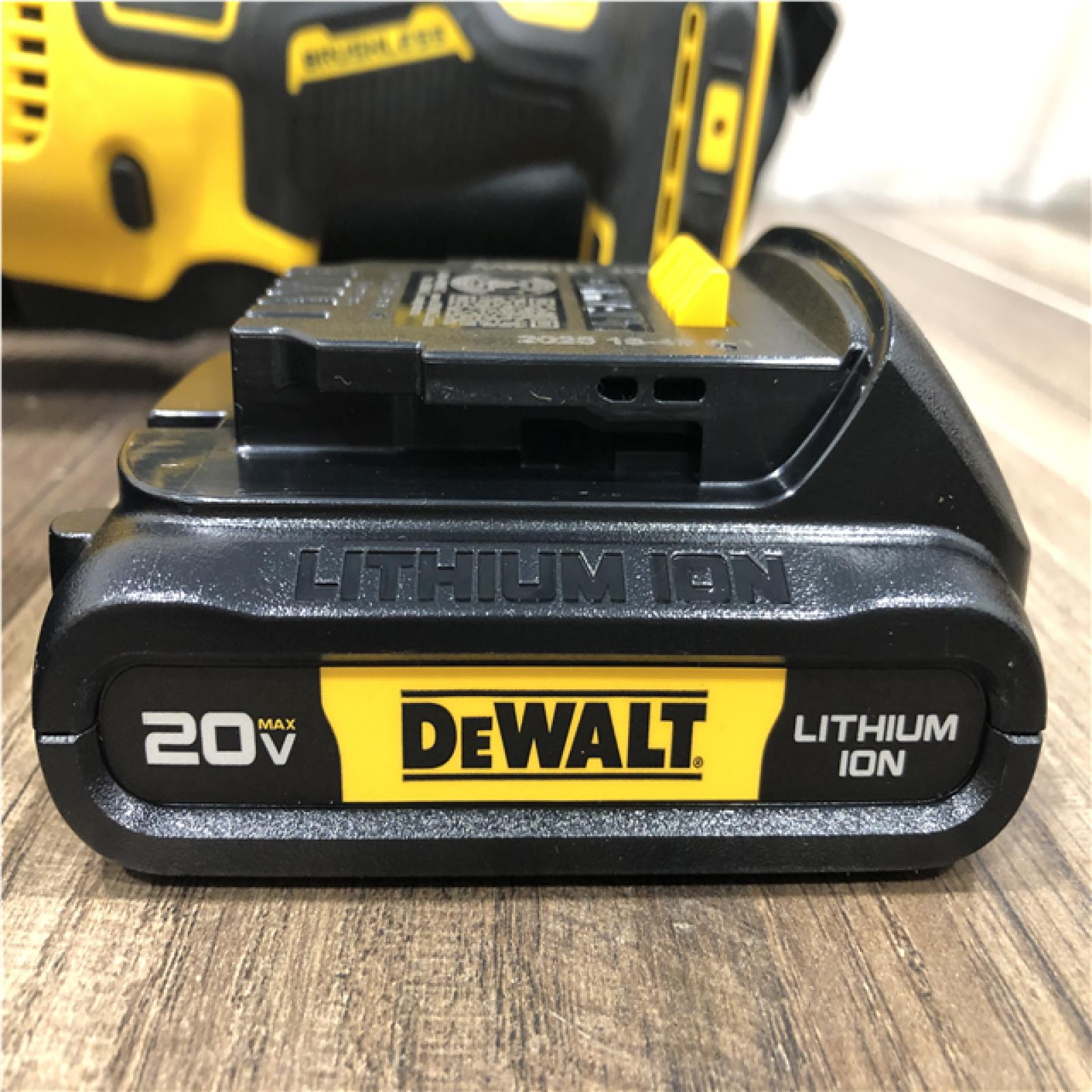 AS-IS DEWALT 20V MAX XR Cordless Brushless 3-Speed Oscillating Multi Tool Kit