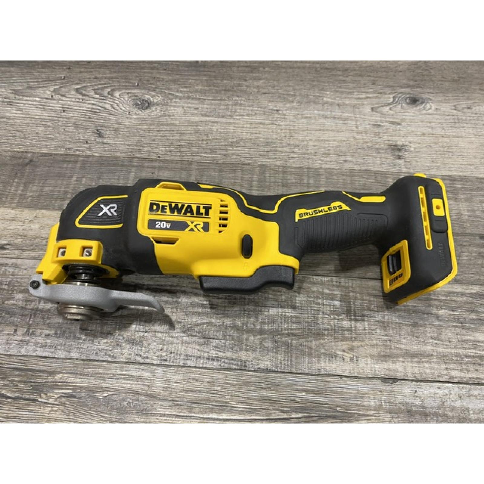 AS-IS DEWALT 20V MAX XR Cordless Brushless 3-Speed Oscillating Multi Tool Kit