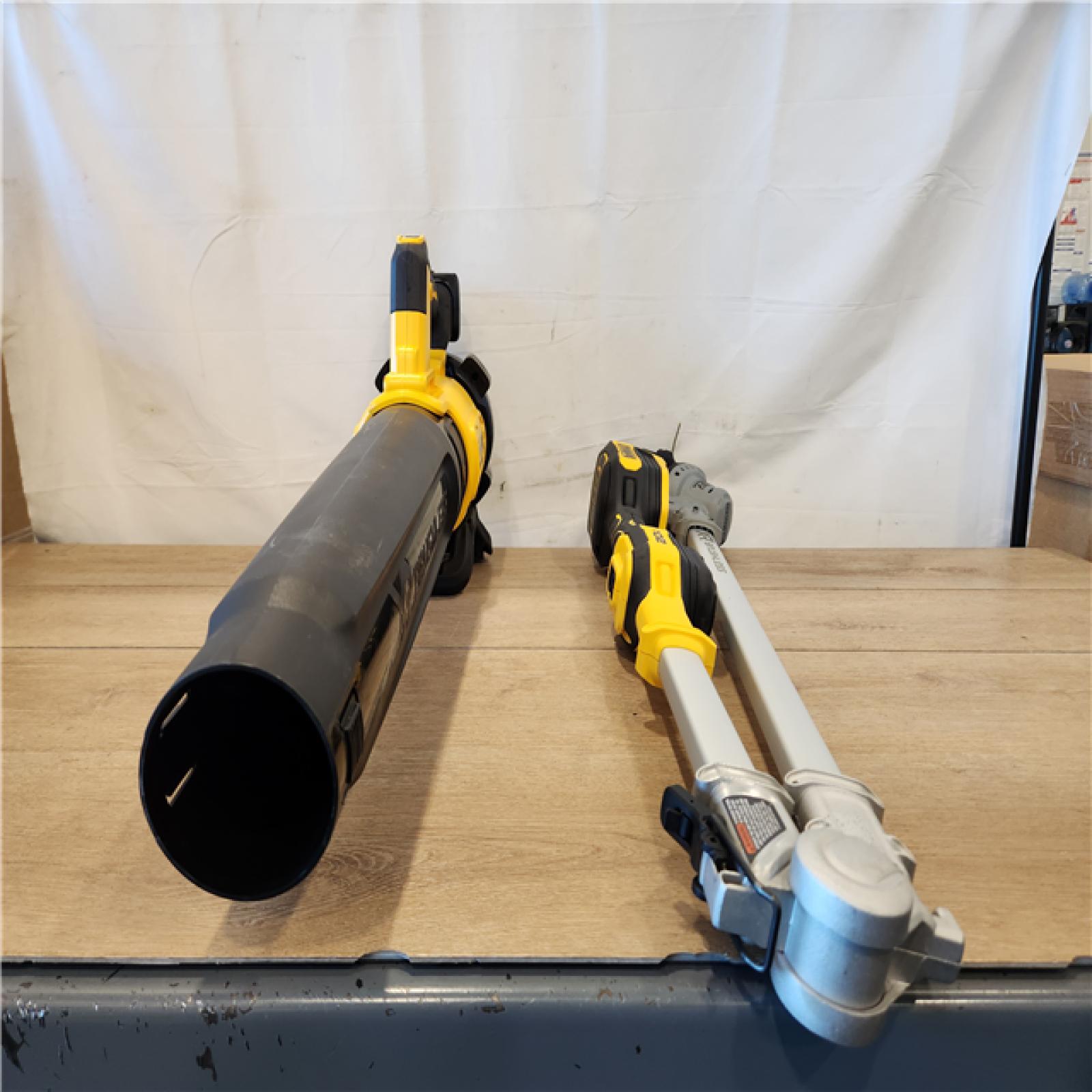 AS-IS- DEWALT 20V MAX Cordless Battery Powered String Trimmer & Blower Combo Kit with (1) 4 Ah Battery & Charger