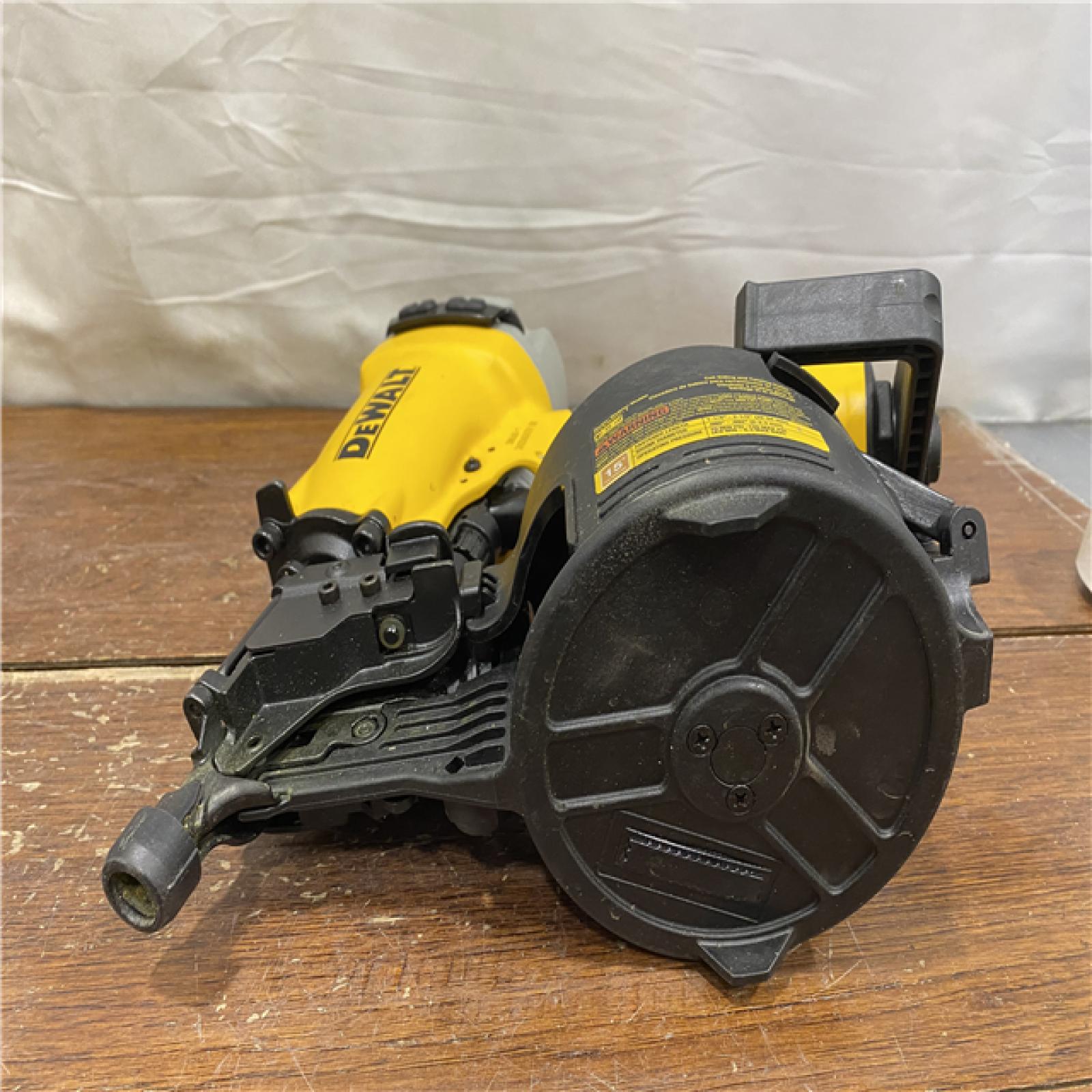 AS-IS DEWALT DW66C-1 2-1/2 Inch 15 Degree Coil Siding and Fencing Nailer