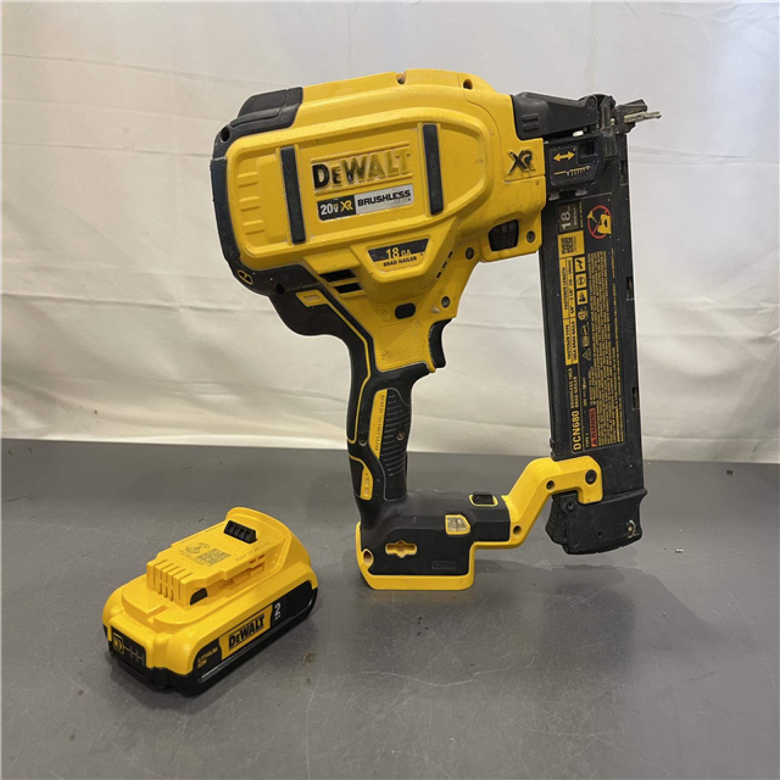 AS-IS - DEWALT 20V MAX XR 18 Gauge Brad Nailer Kit