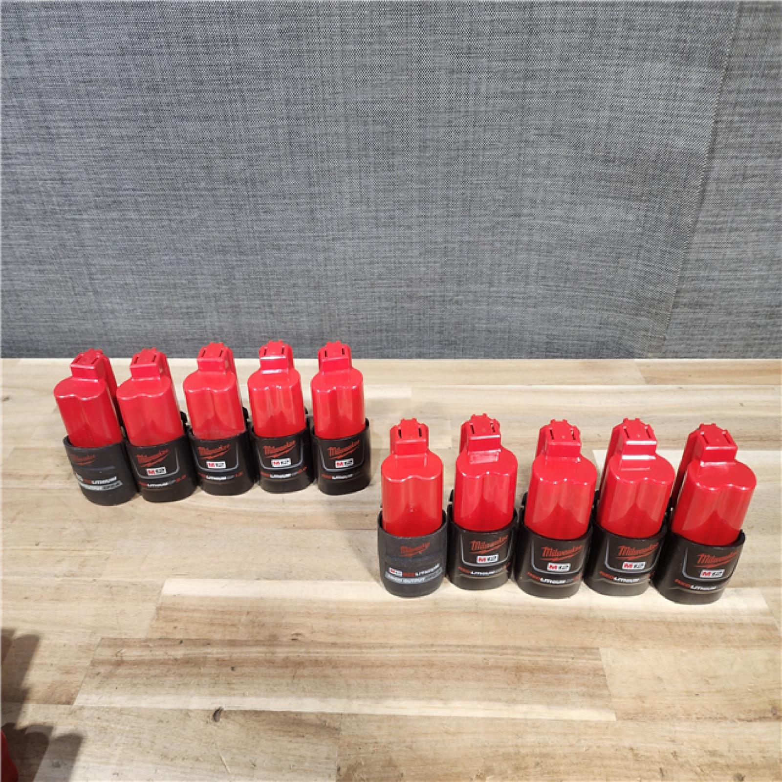 HOUSTON LOCATION - AS-IS MILWAUKEE BATTERY PACK QTY - 15