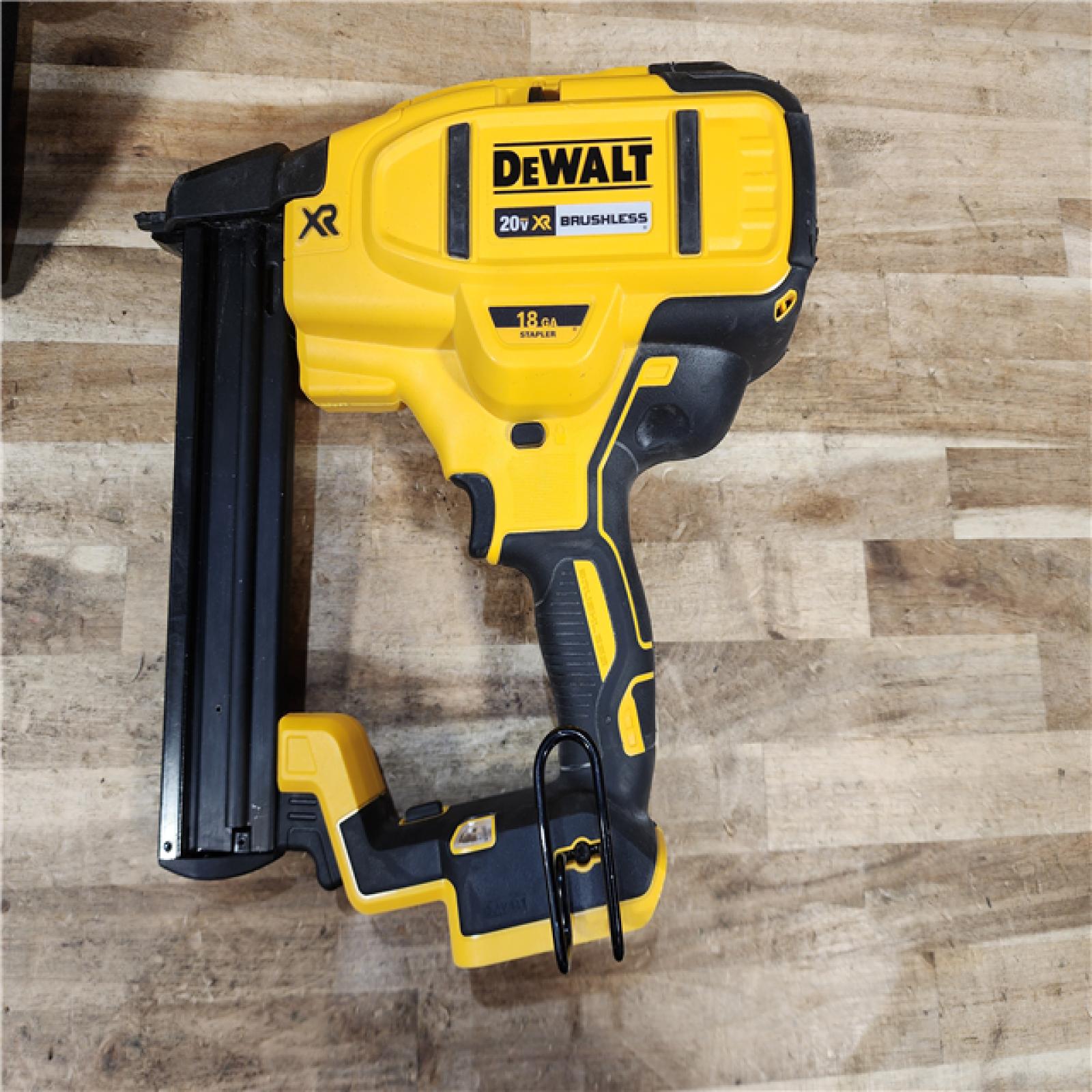 HOUSTON LOCATION - AS-IS DEWALT 20V MAX XR Lithium-Ion Cordless 18-Gauge Narrow Crown Stapler Kit