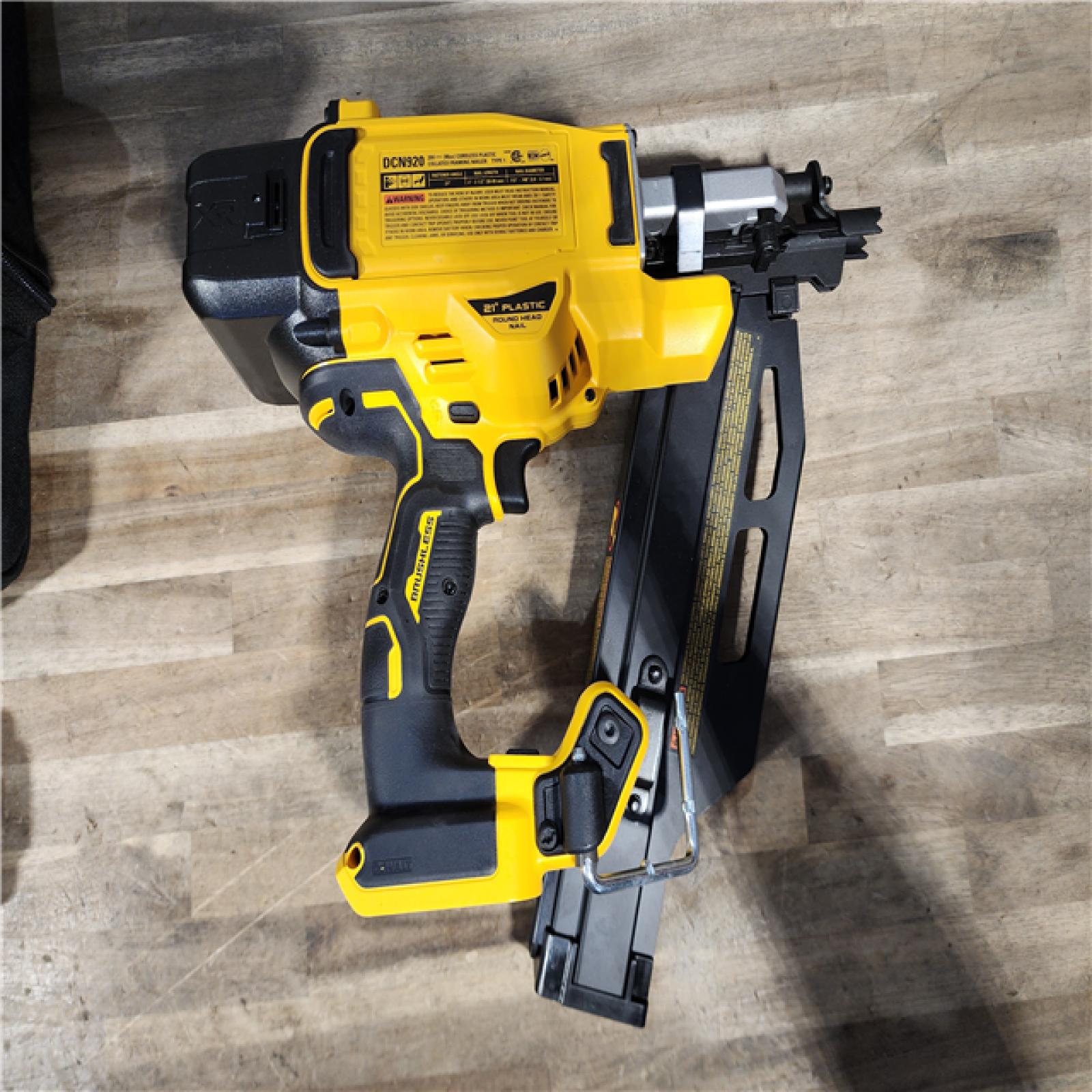 HOUSTON LOCATION - AS-IS DEWALT 20-Volt 21° Cordless Framing Nailer W/ BATTERY & CHARGER