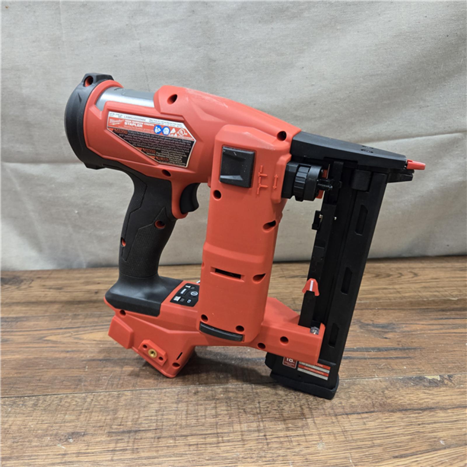 AS-IS MILWAUKEE FUEL 18-Volt Lithium-Ion Brushless Cordless 18-Gauge 1/4 in. Narrow Crown Stapler (Tool-Only)