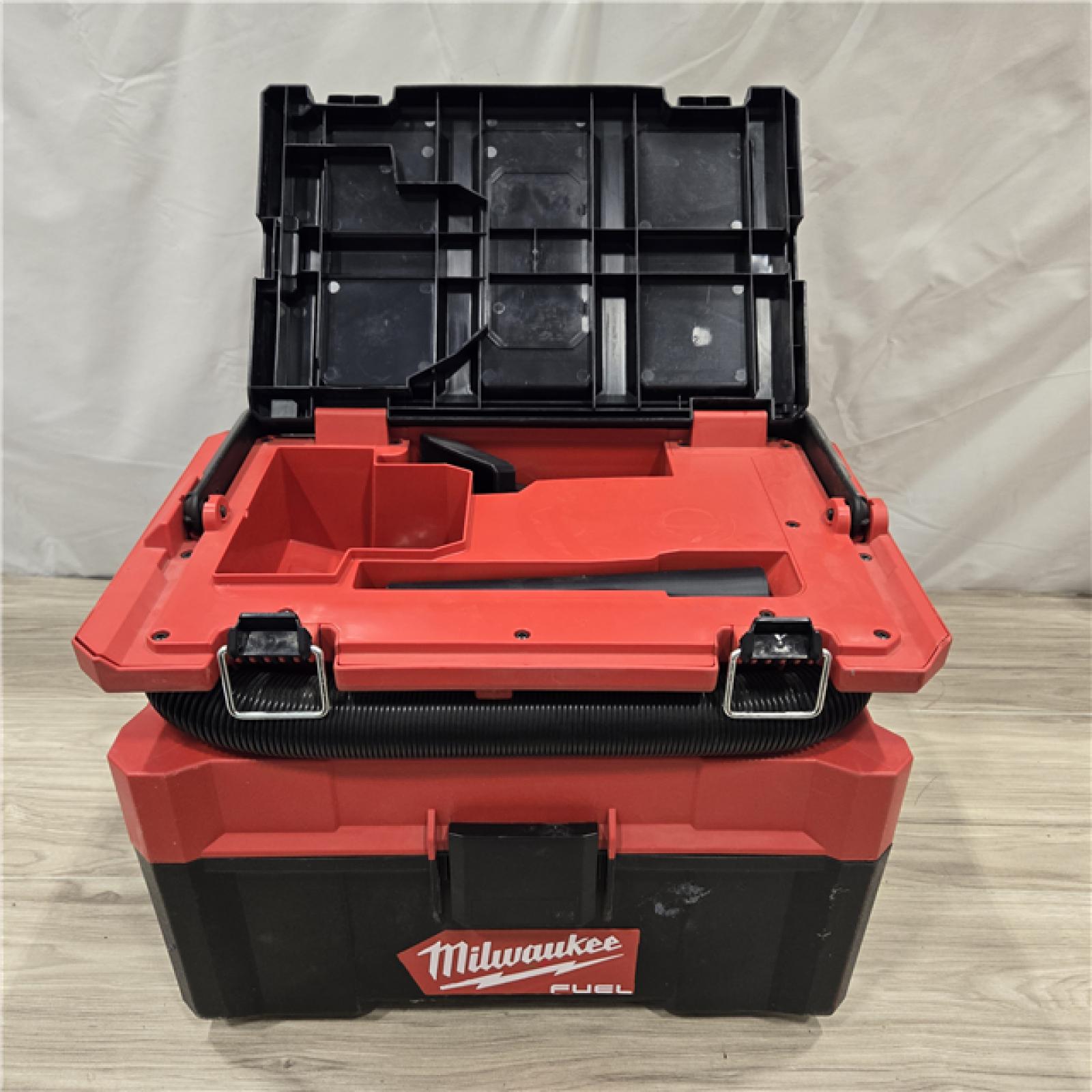 AS-IS MILWAUKEE M18 FUEL PACKOUT 18V Cordless 2.5 Gal. Wet/Dry Vacuum (Vacuum-Only)