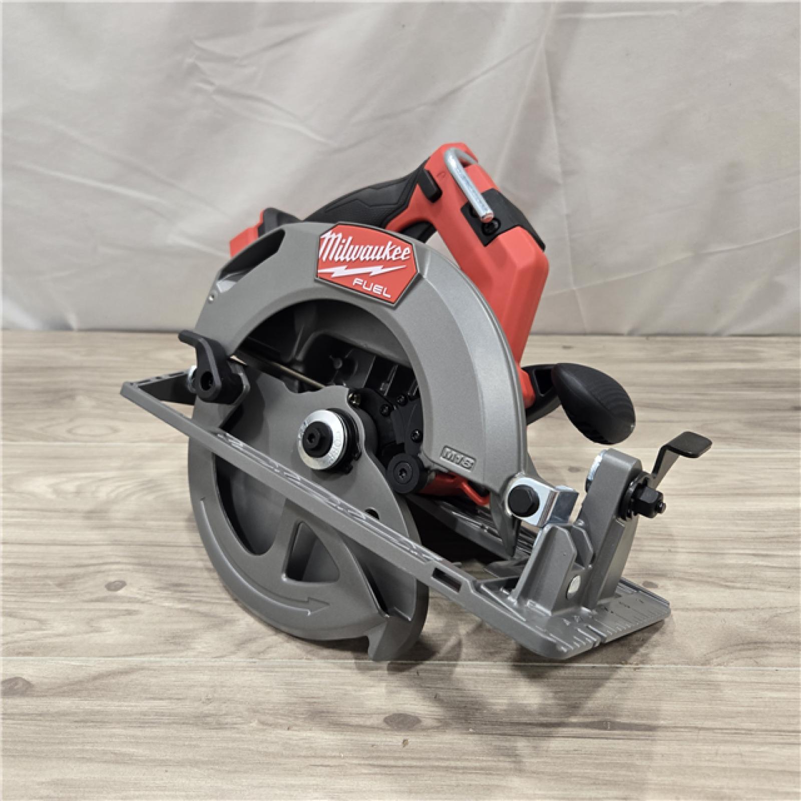 AS-IS Milwaukee M18 FUEL 7-1/4 Inch Circular Saw (Bare Tool)