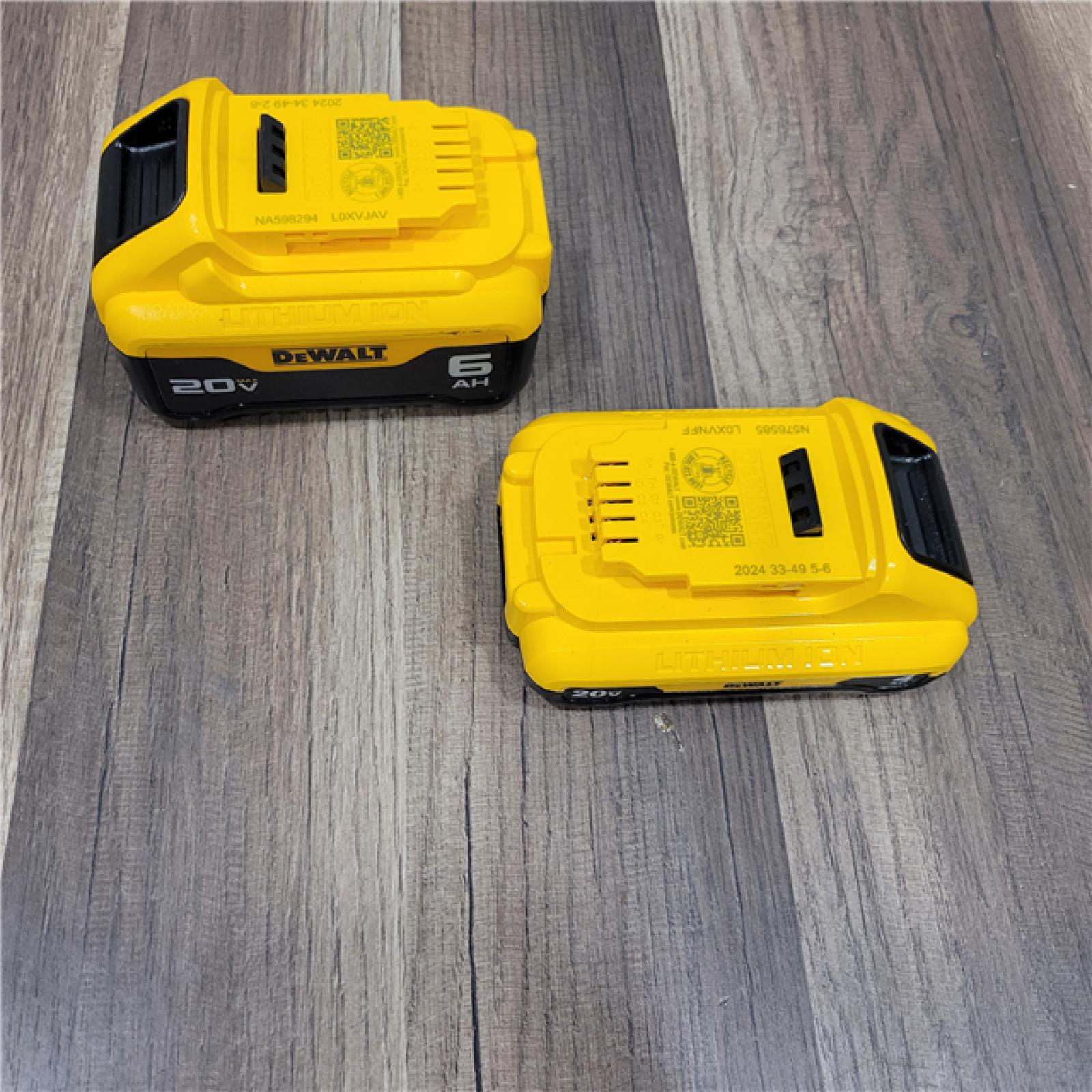 AS-IS DEWALT 20V MAX Lithium-Ion 6.0Ah and 4.0Ah Battery and Charger Starter Kit