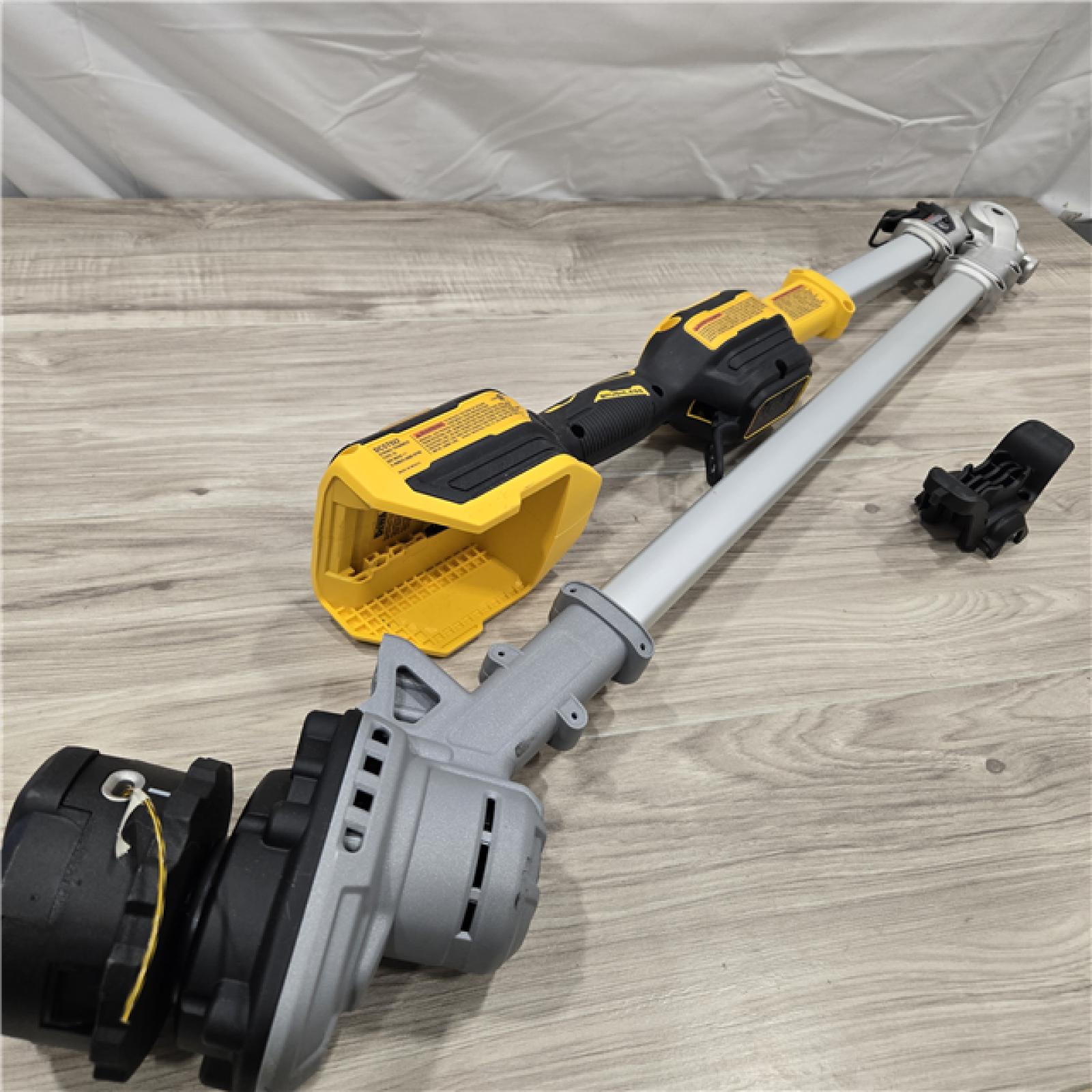 LIKE NEW! - DEWALT 20V MAX Cordless Foldable String Trimmer (Tool Only)