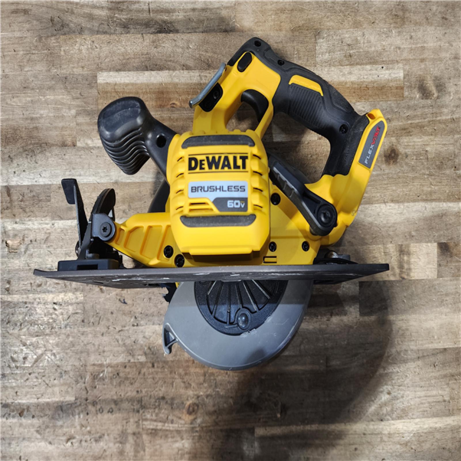 HOUSTON LOCATION - AS-IS DEWALT FLEXVOLT 60V MAX Cordless Brushless 7-1/4 in. Circular Saw with Brake (Tool Only)
