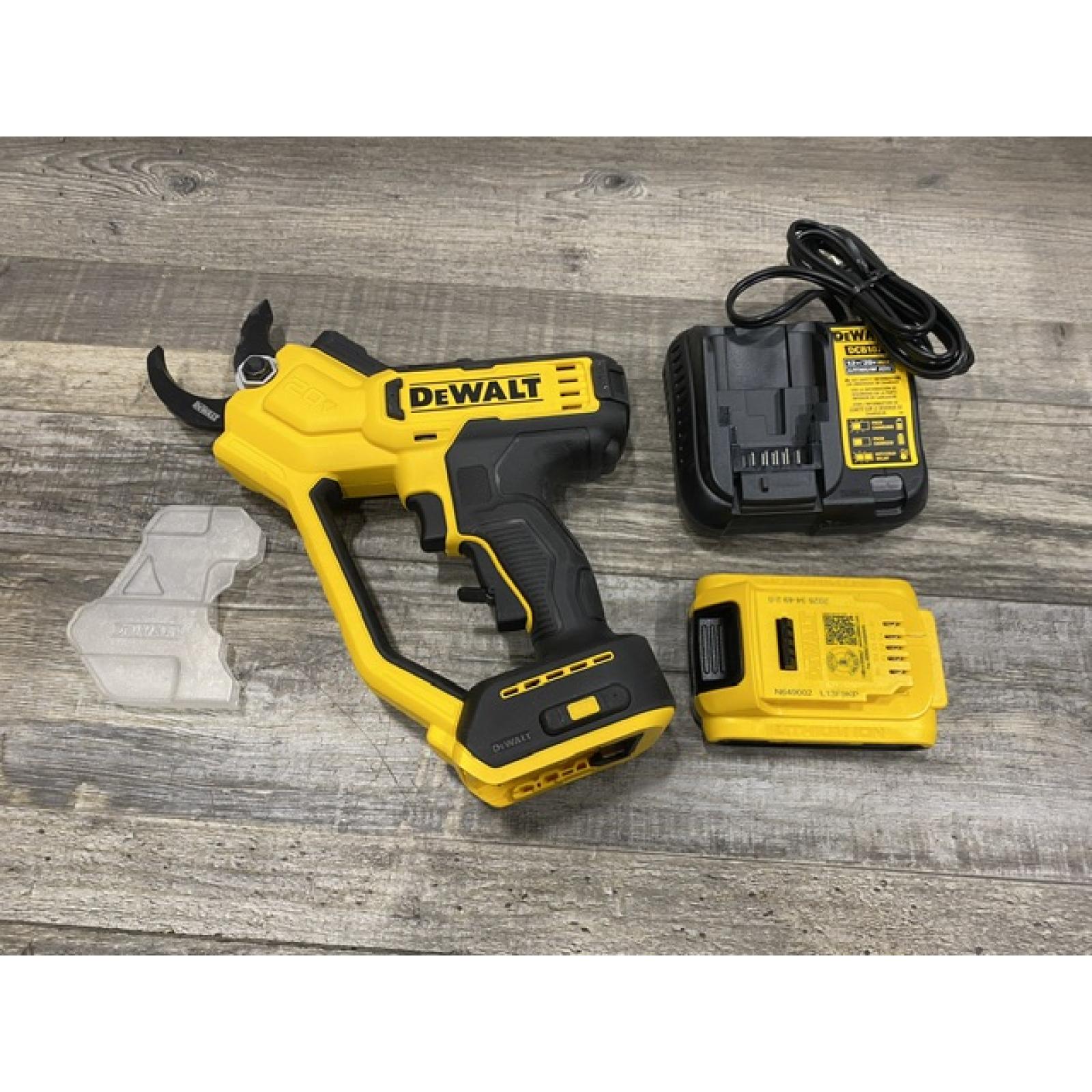 AS-IS DEWALT 20V MAX Cordless Battery Powered Pruner Kit