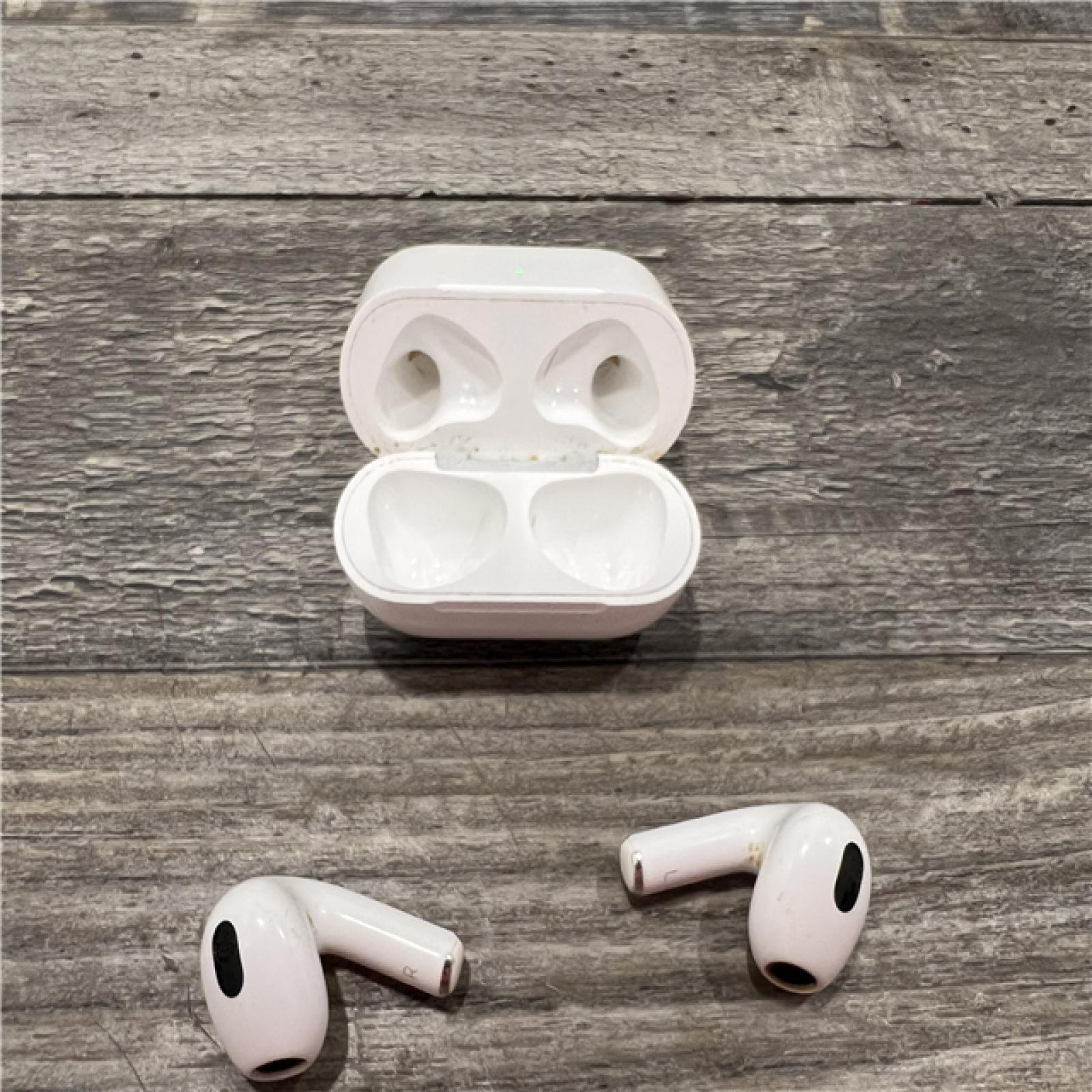 AS-IS Apple - AirPods (3rd generation) with Lightning Charging Case - White