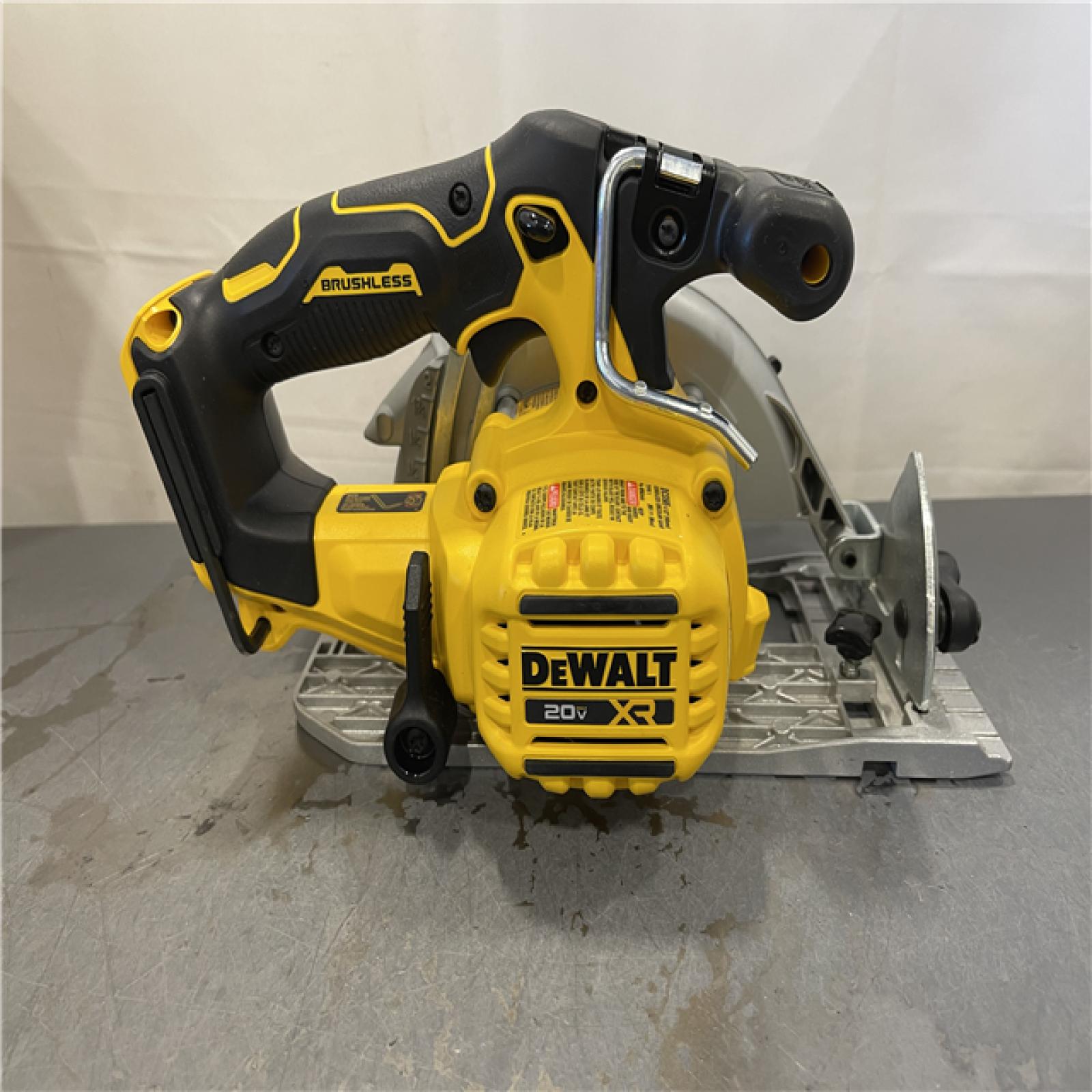 AS-IS - DeWALT 20V MAX Cordless Brushless 6-1/2 in. Sidewinder Style Circular Saw