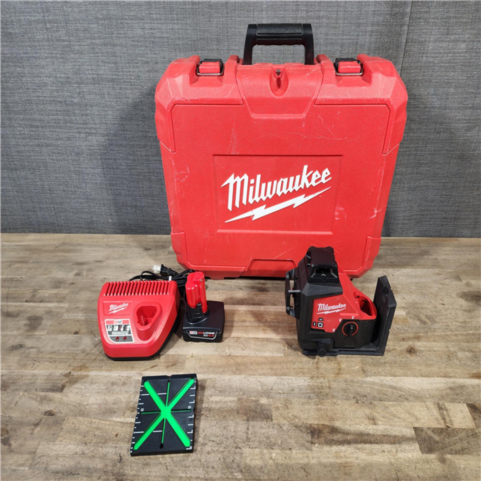 HOUSTON LOCATION - AS-IS Milwaukee-3632-21 M12 Green Beam Laser 360° 3-Plane Kit