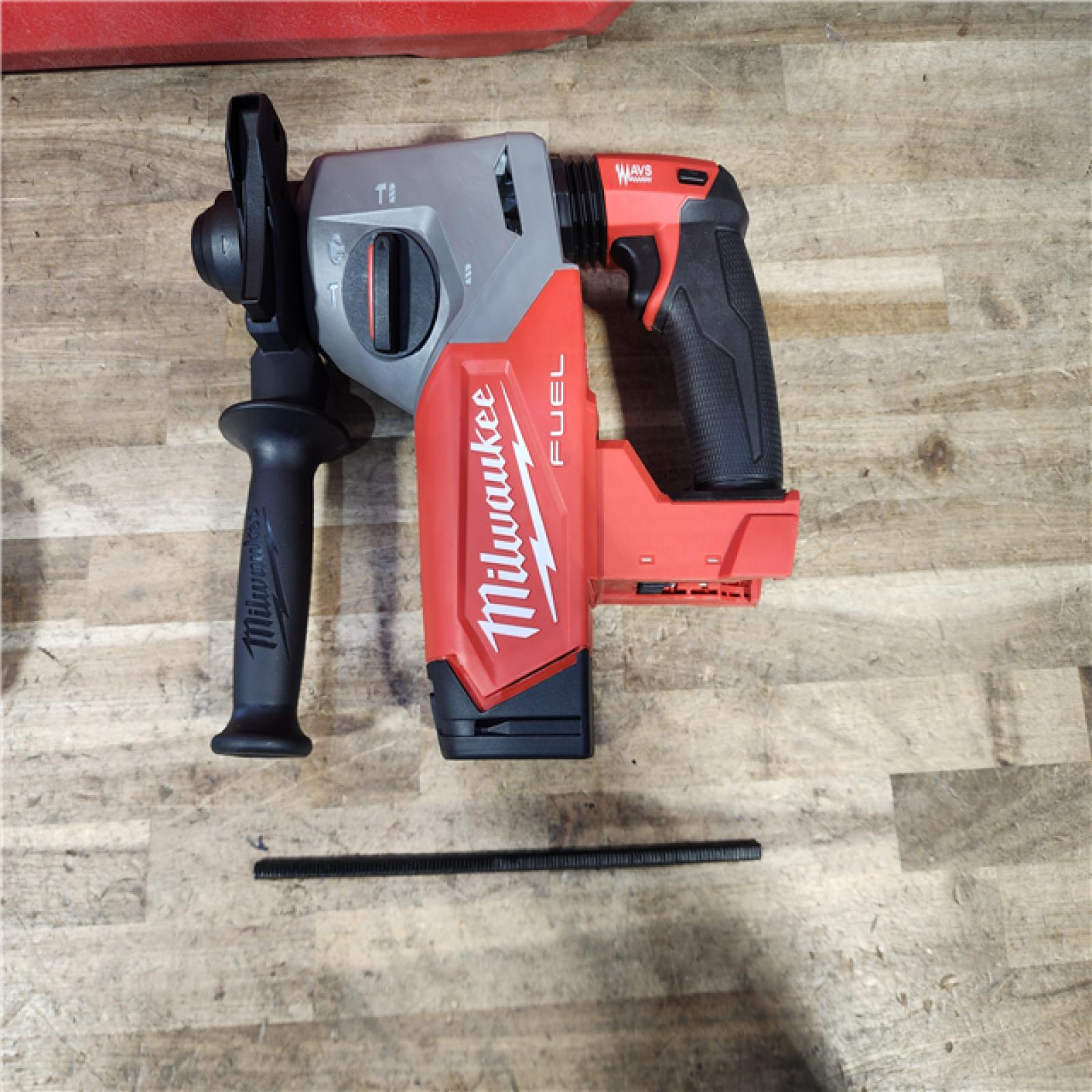 HOUSTON LOCATION - AS-IS (APPEARS LIKE NEW) Milwaukee FUEL 18V Lithium-Ion Brushless 1 in. Cordless SDS-Plus Rotary Hammer Kit